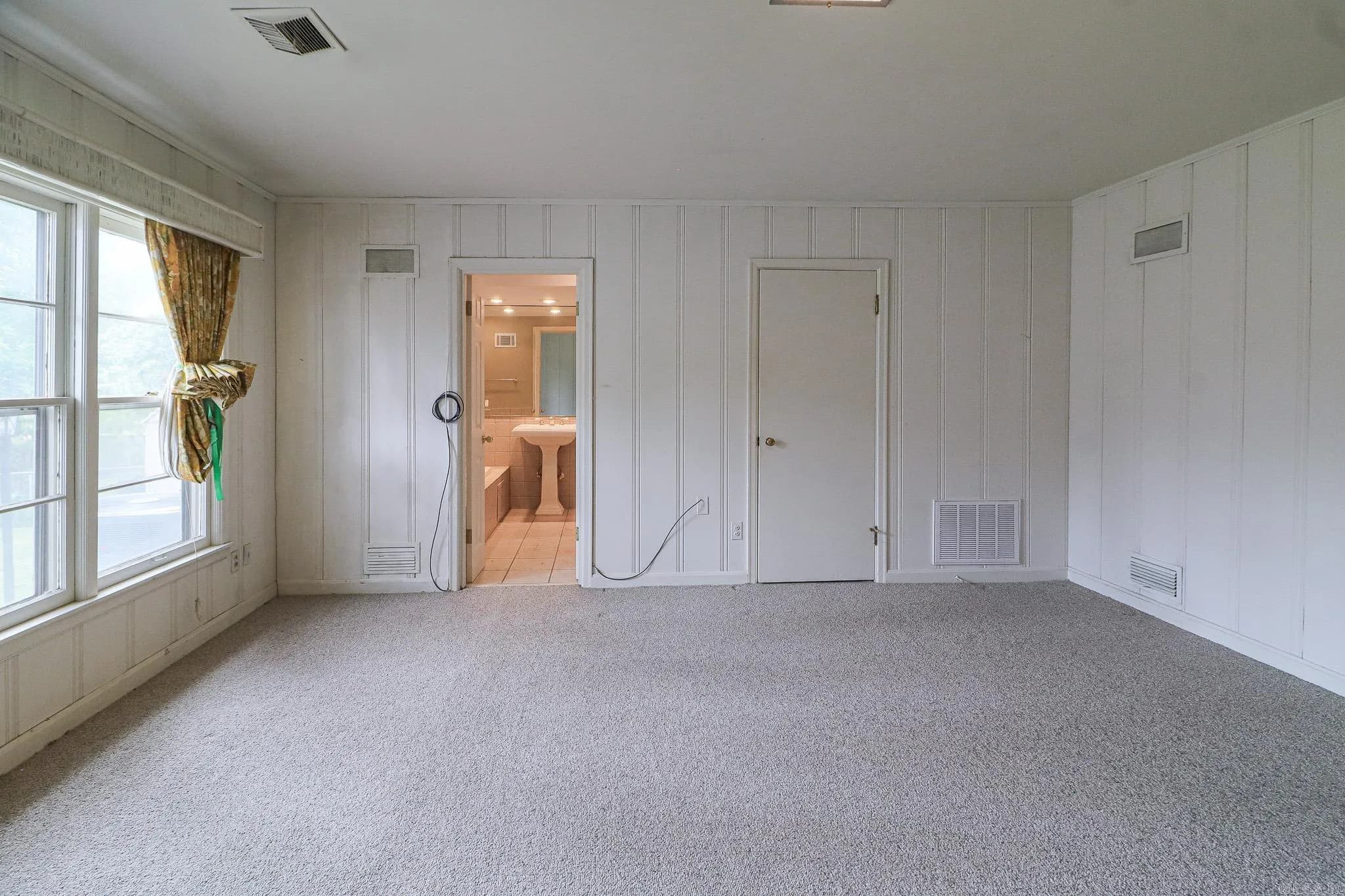 Property at 629  Melody - Image 32