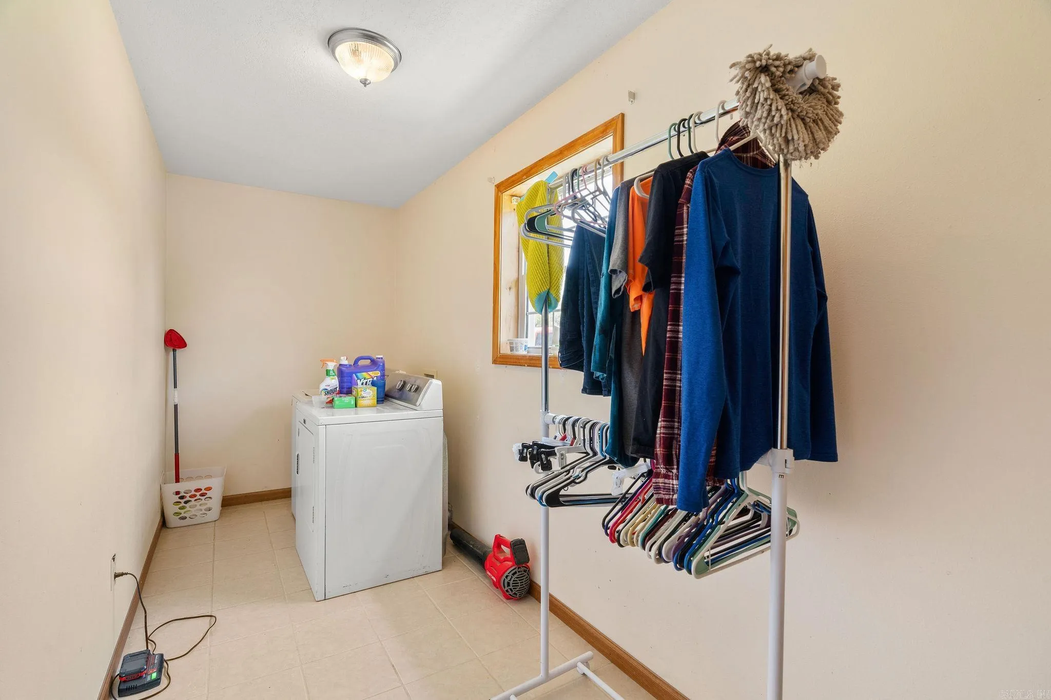 Property at 127  Mountain meadow - Image 13