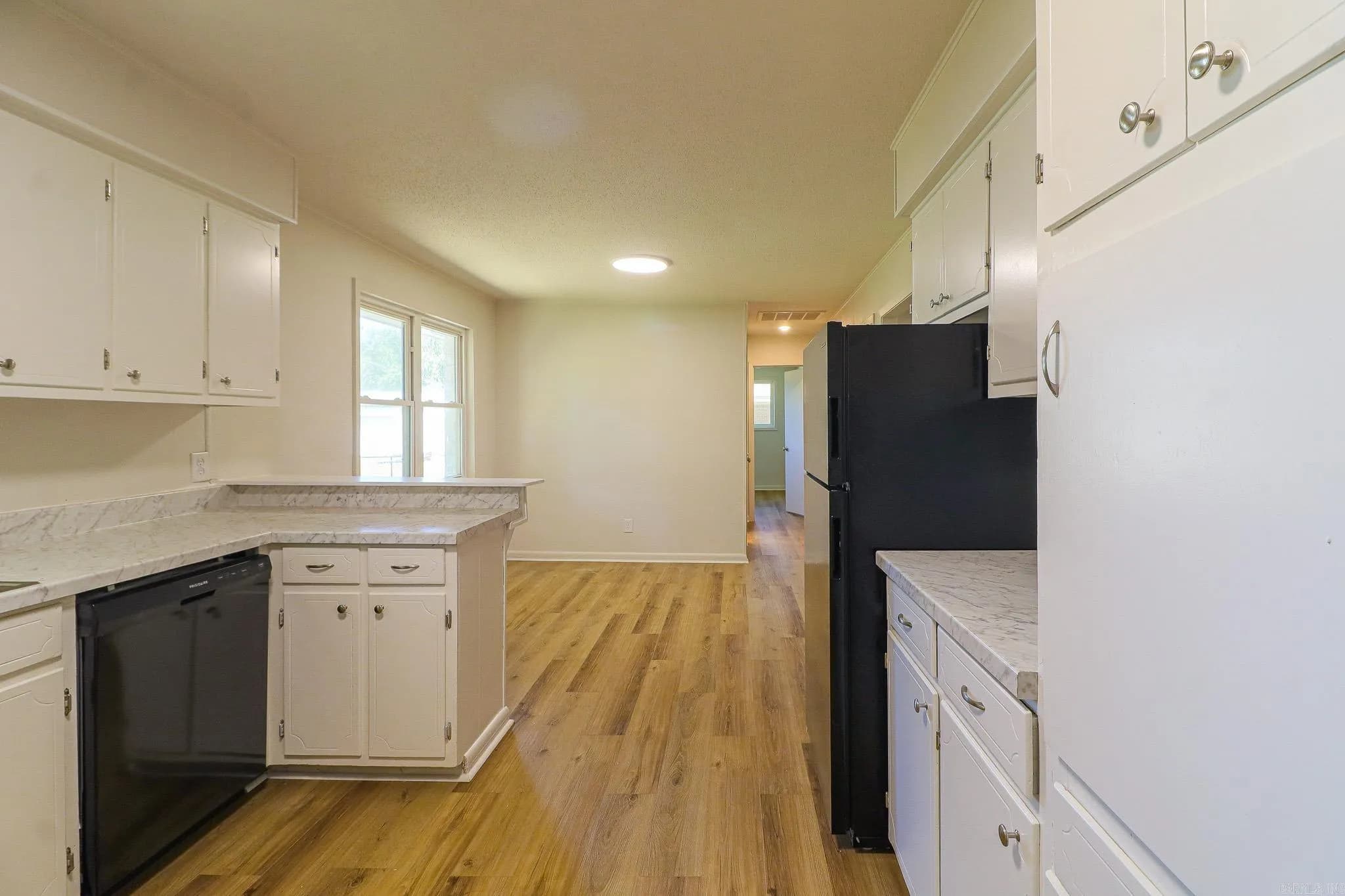 Property at 105  Wyatt - Image 15