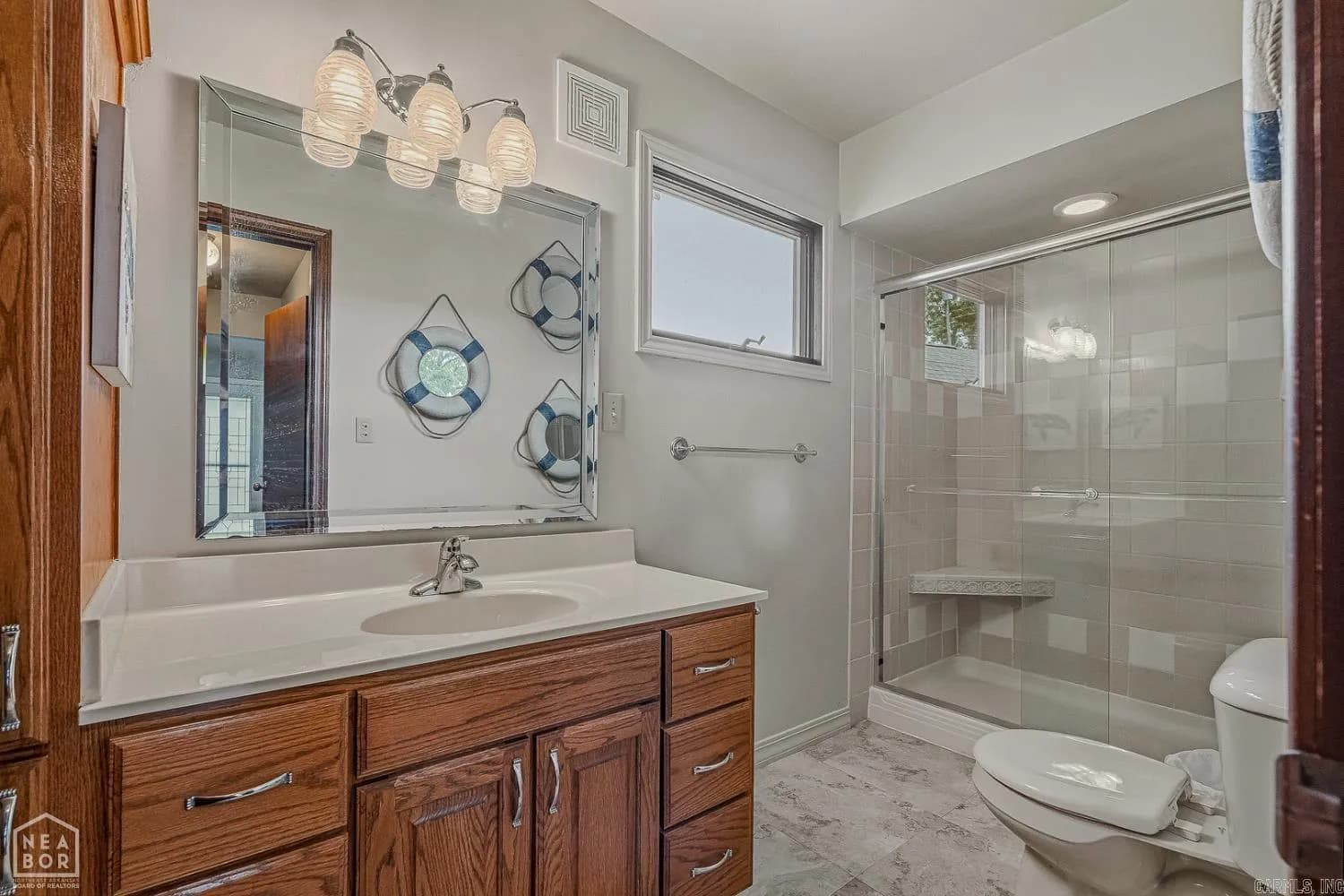 Property at 176 E Lakeshore - Image 17