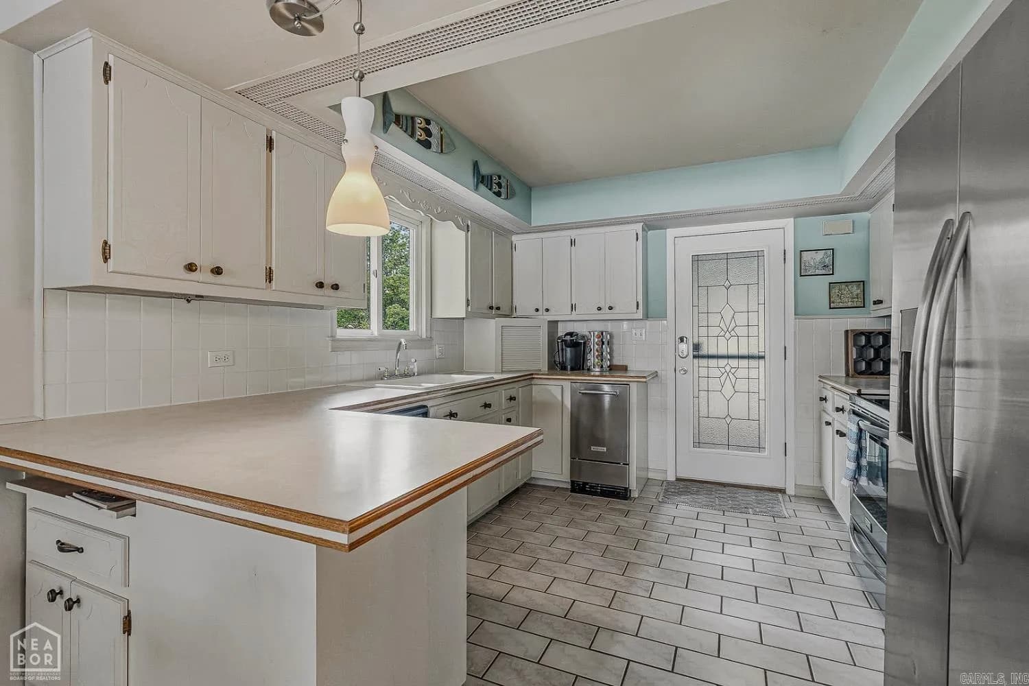 Property at 176 E Lakeshore - Image 9