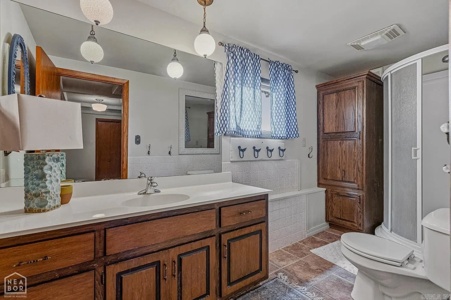 Property at 176 E Lakeshore - Image 23