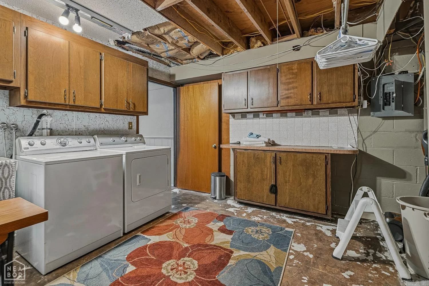 Property at 176 E Lakeshore - Image 31