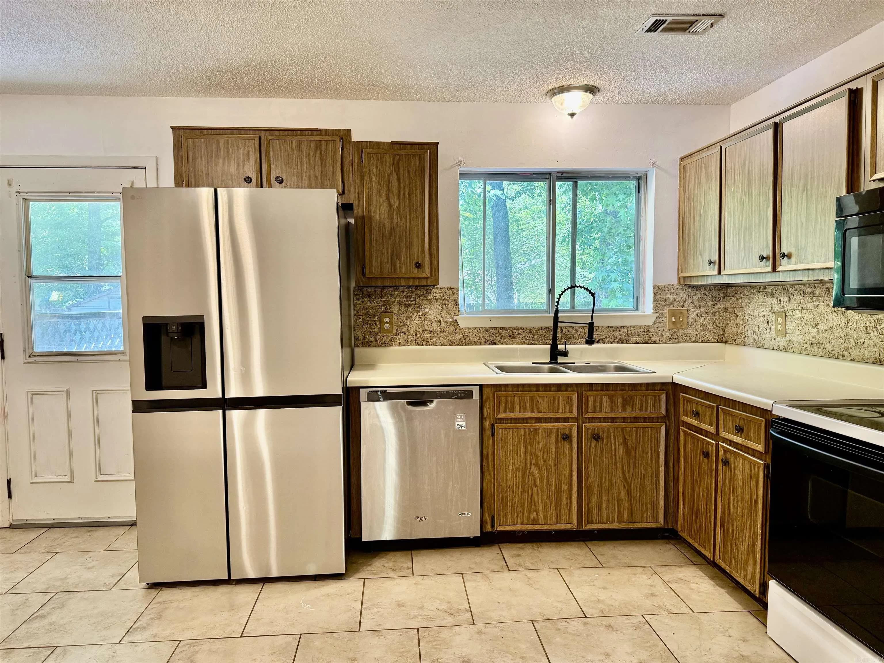 Property at 29  Meadowlark - Image 4