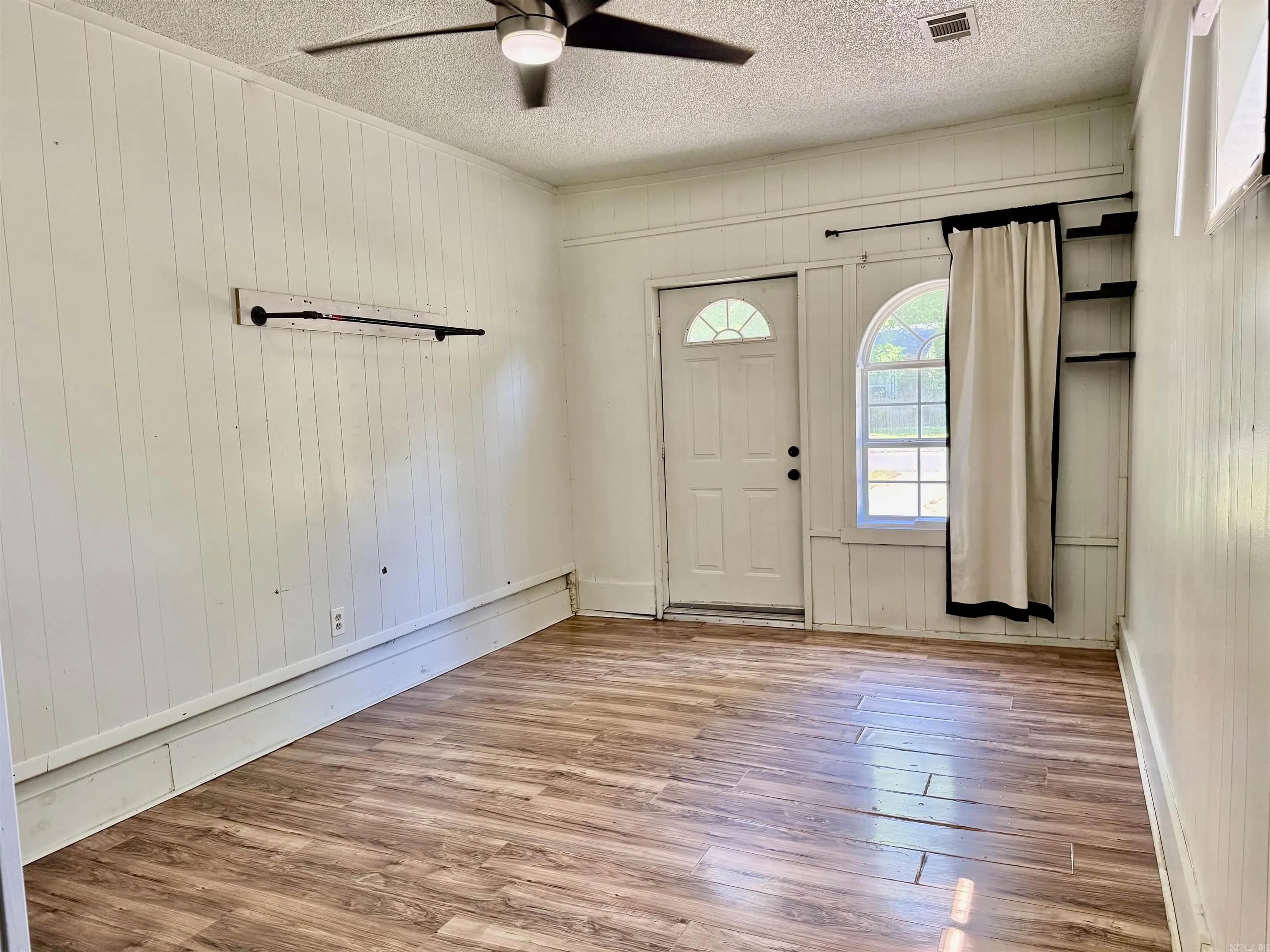 Property at 29  Meadowlark - Image 12