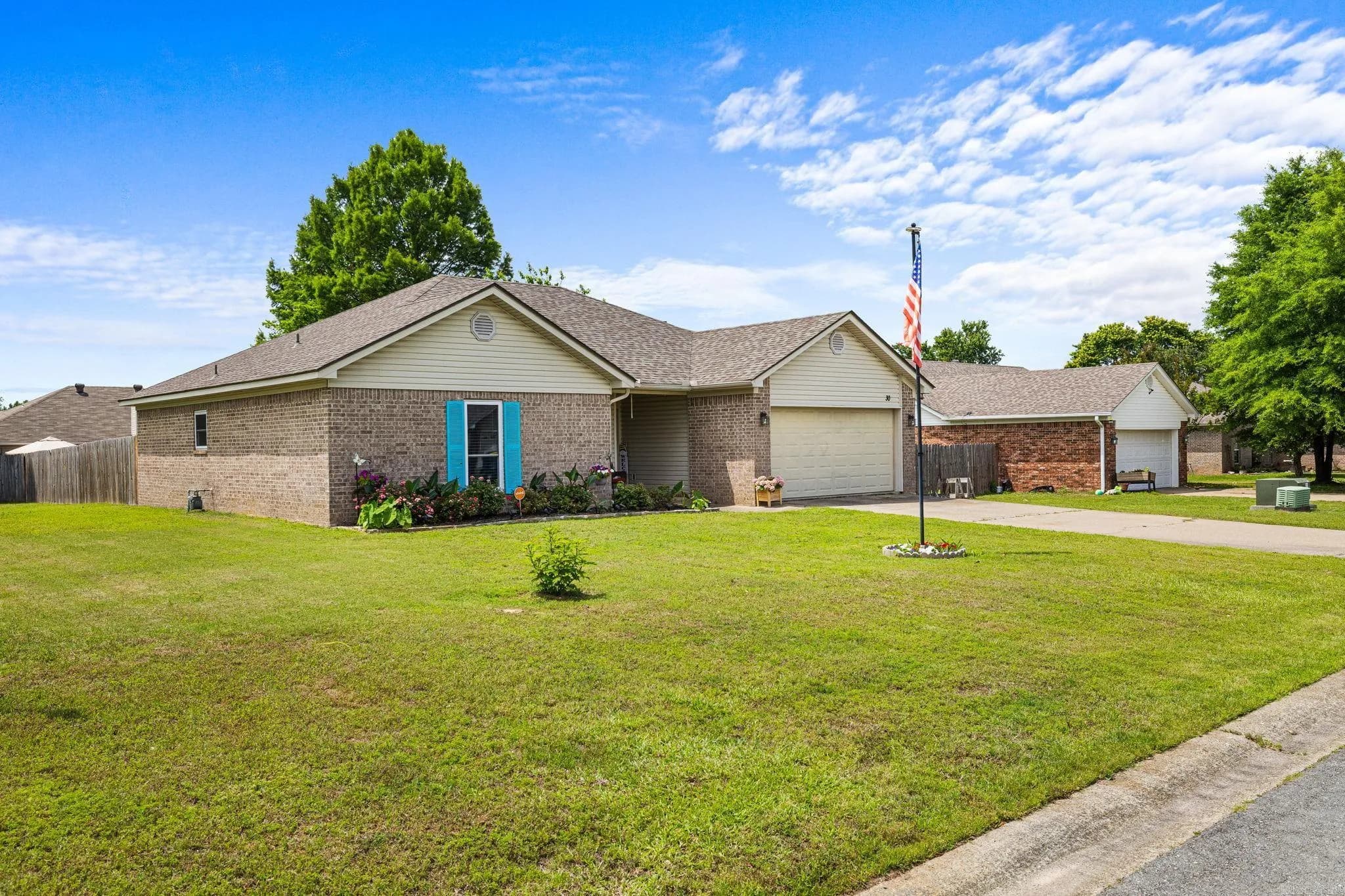 Property at 30  Applewood - Image 2