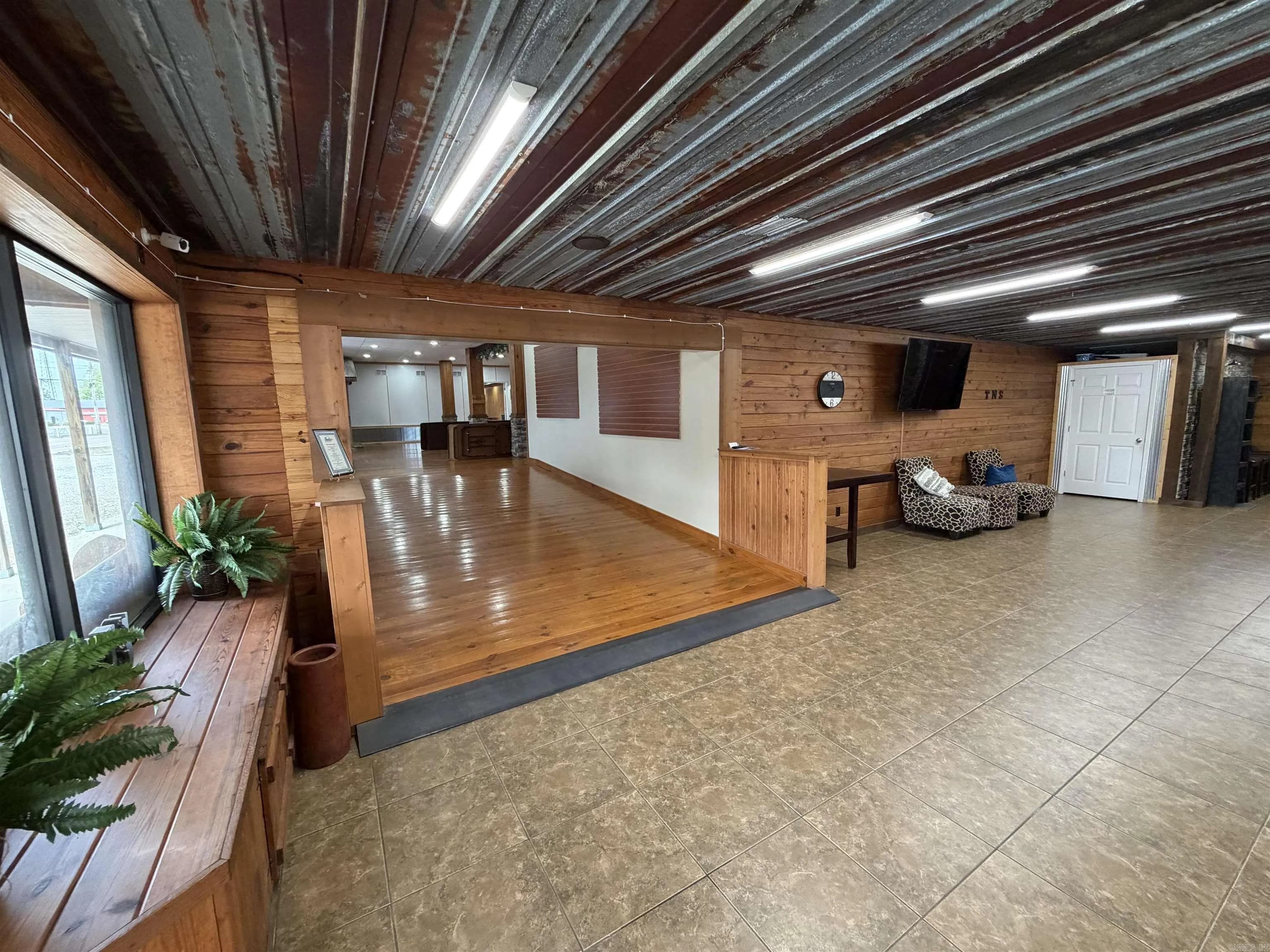 Property at 105 E 9th - Image 16
