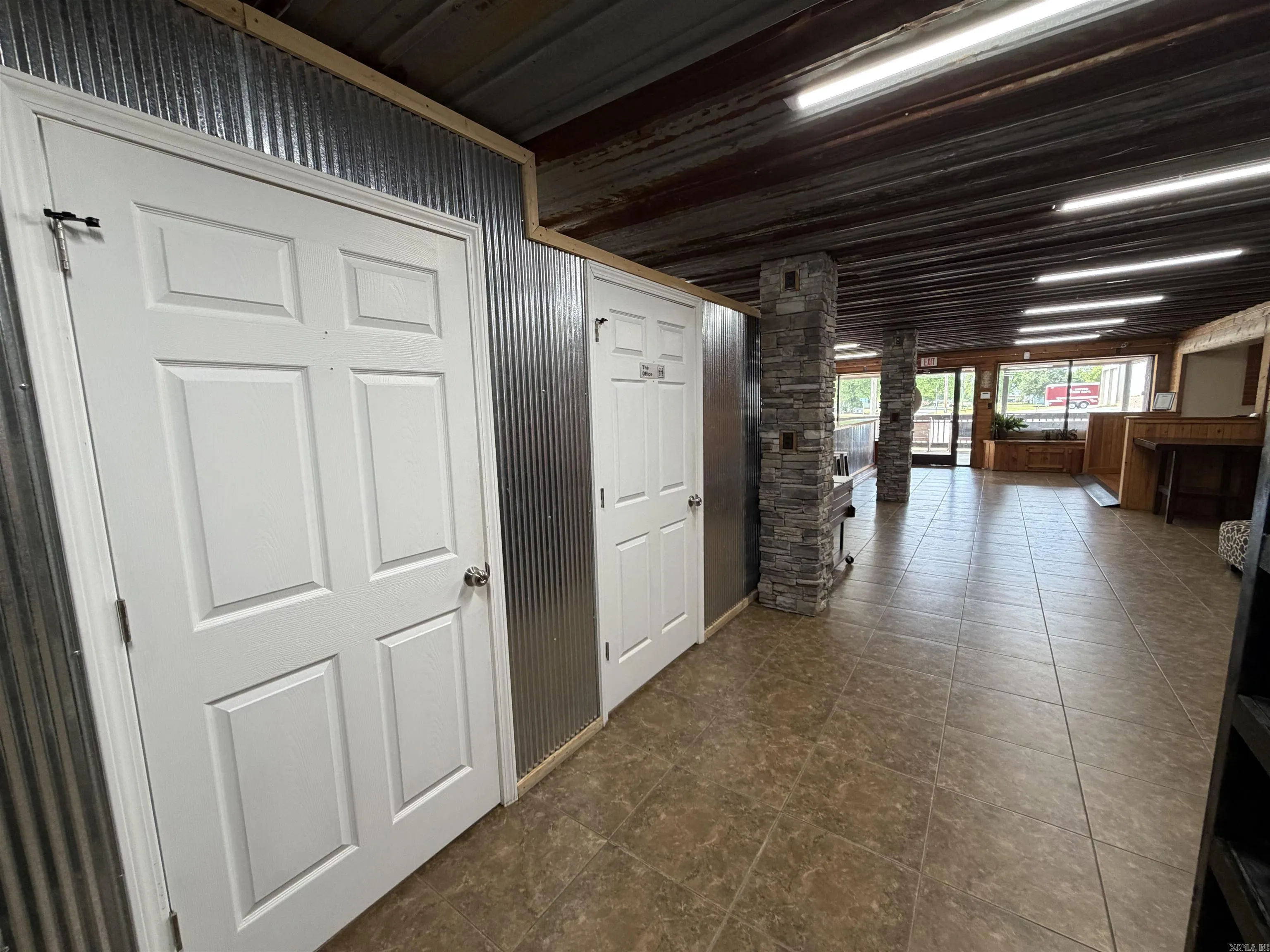 Property at 105 E 9th - Image 33