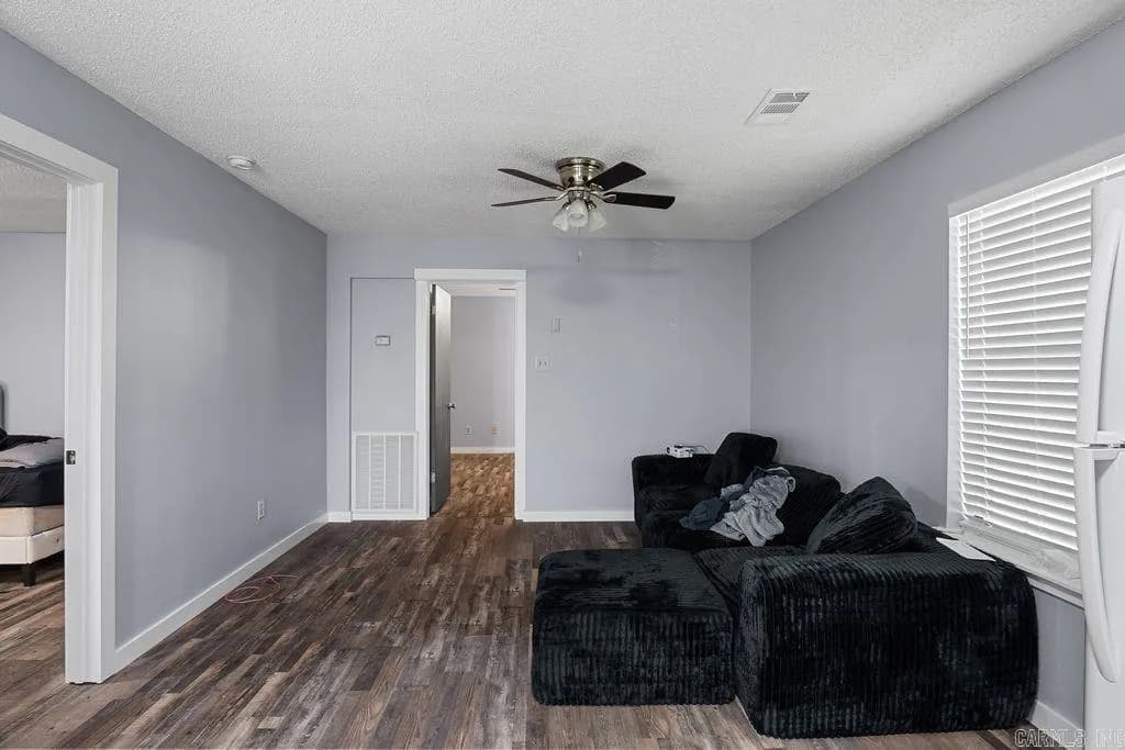 Property at 902-906  Dismukes - Image 12