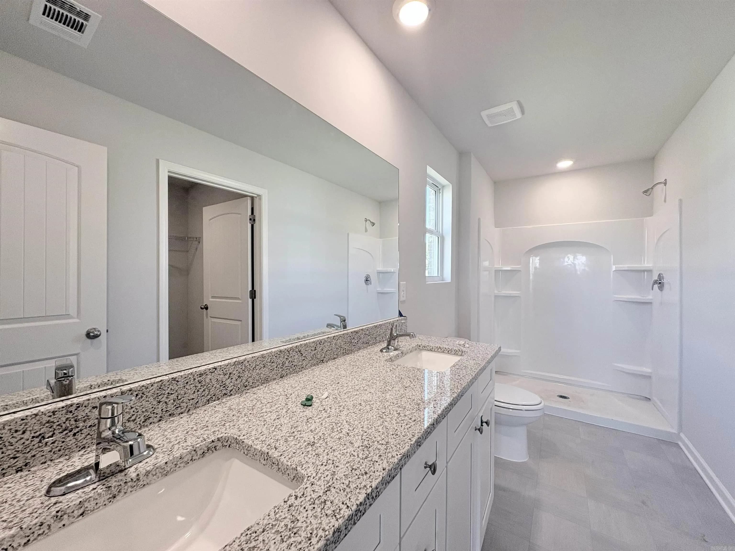 Property at 3506  Hawthorn - Image 7