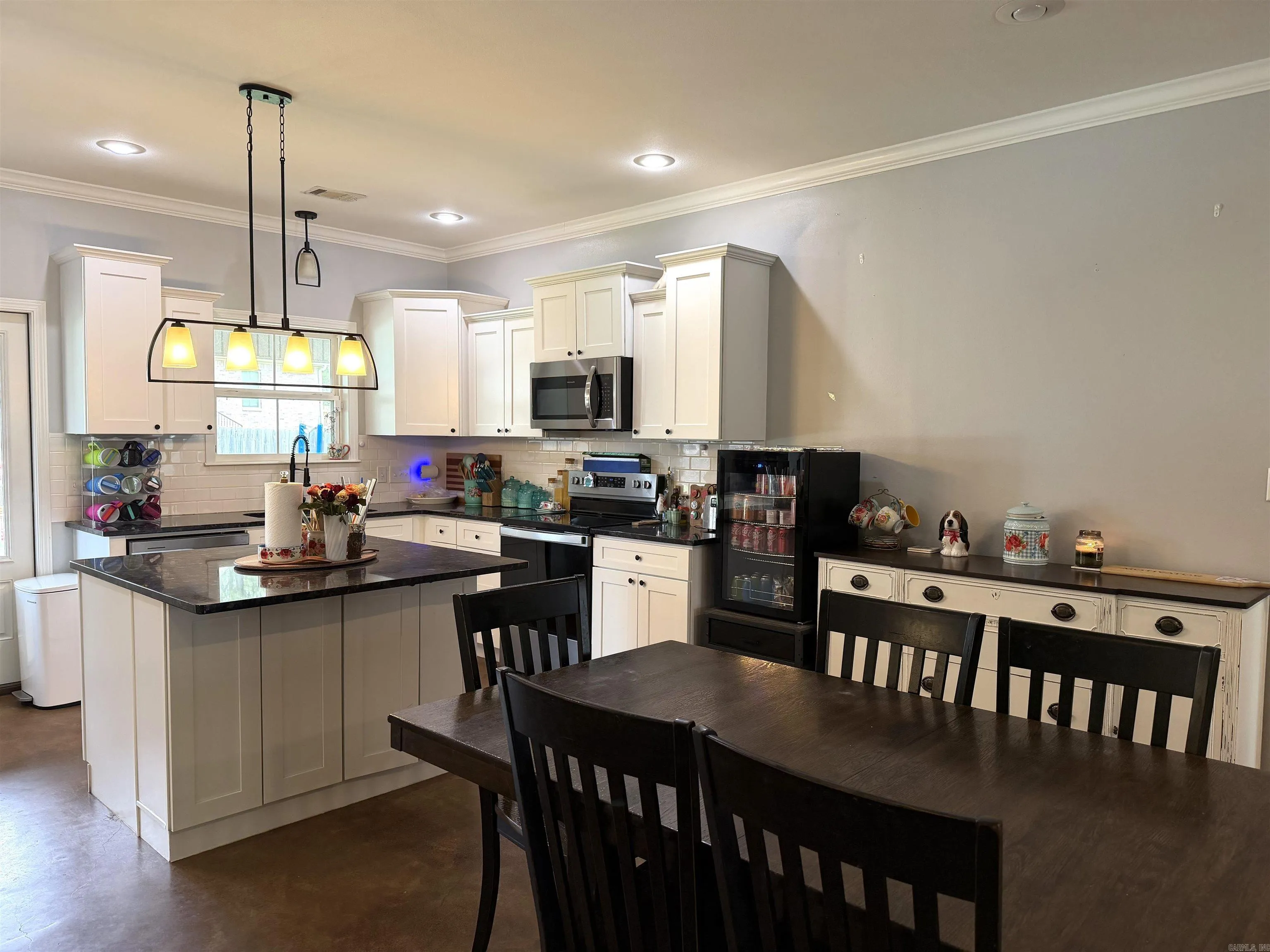 Property at 804  Laurel - Image 2