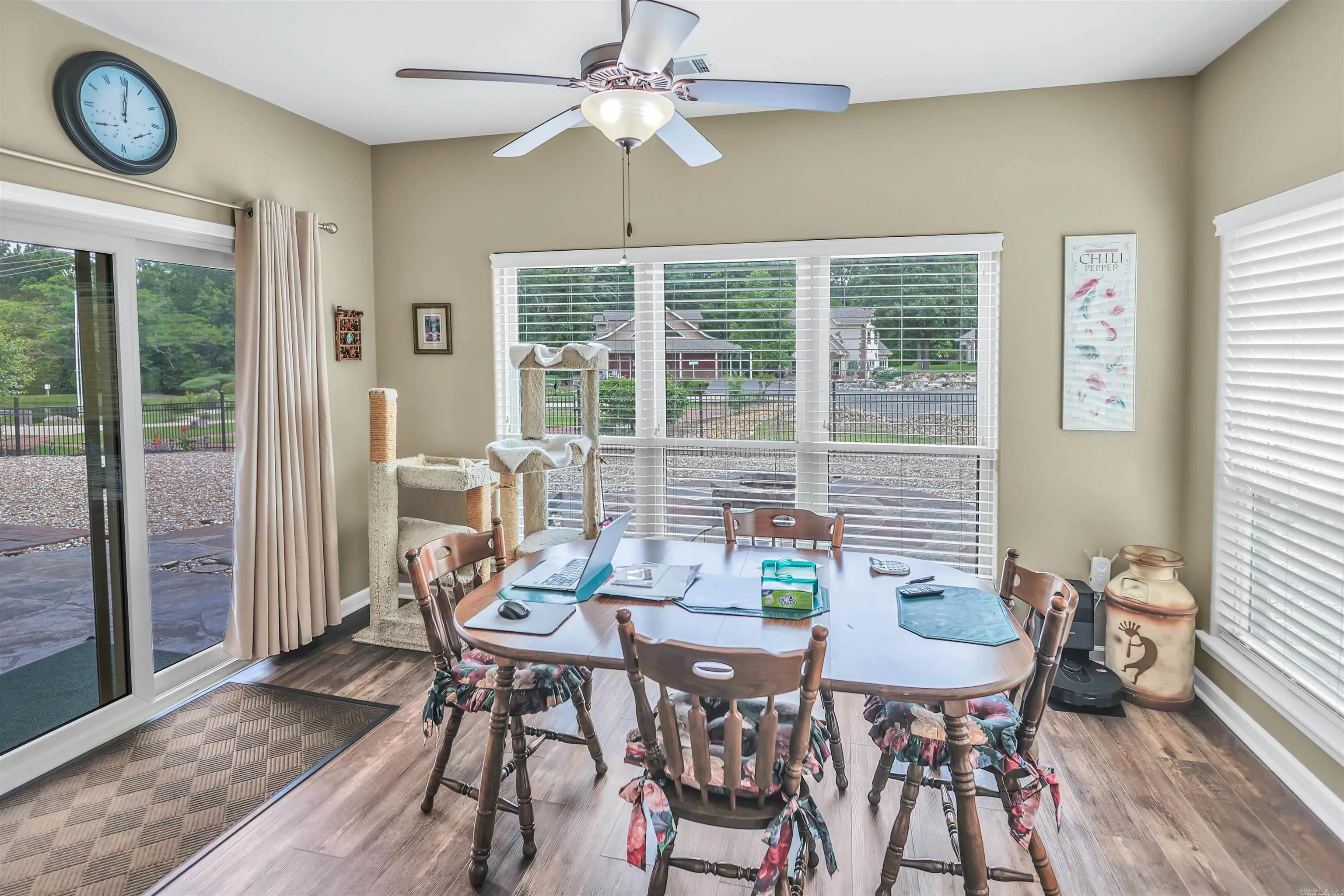 Property at 212  Willow bend - Image 9