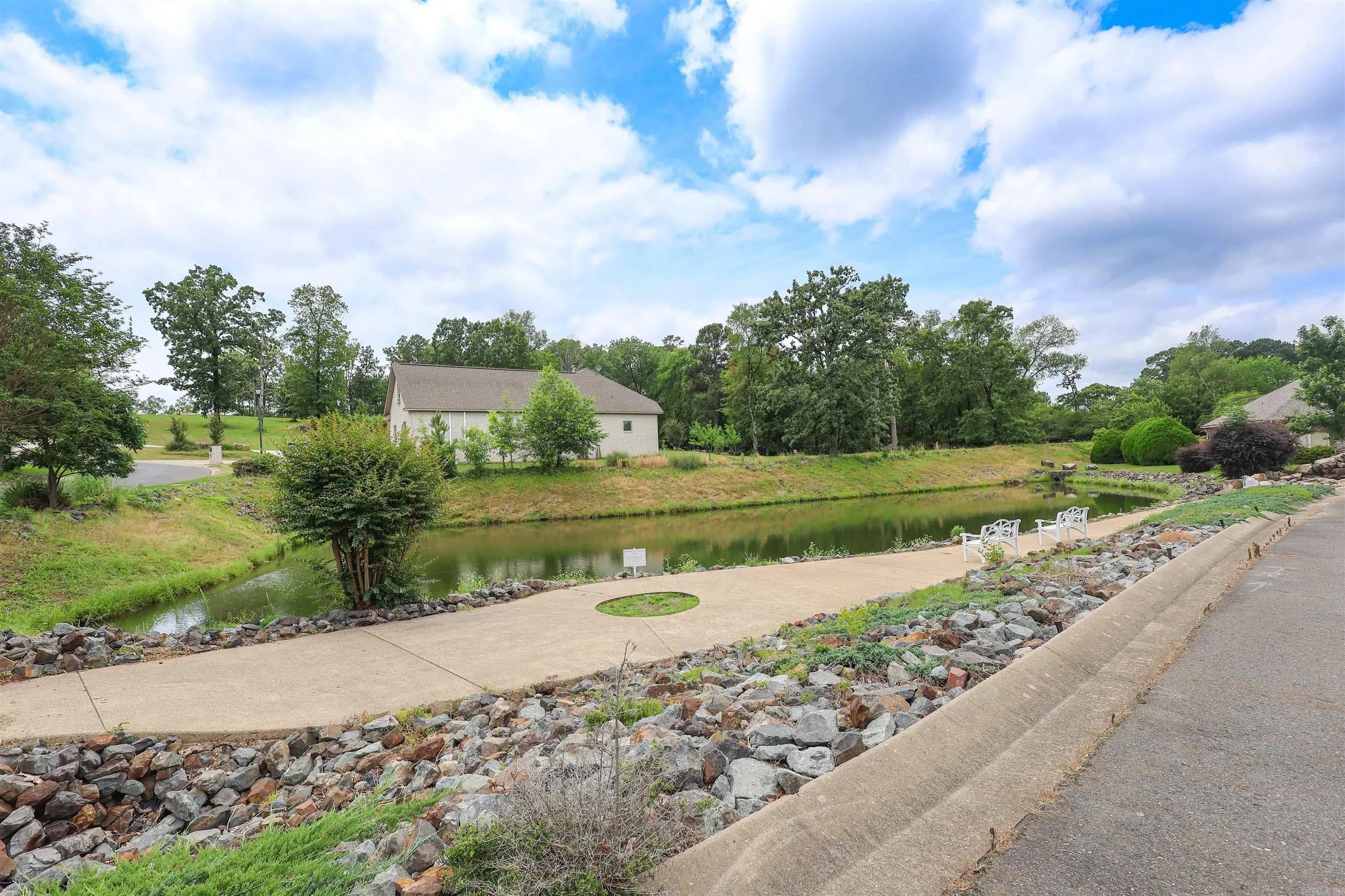 Property at 212  Willow bend - Image 27
