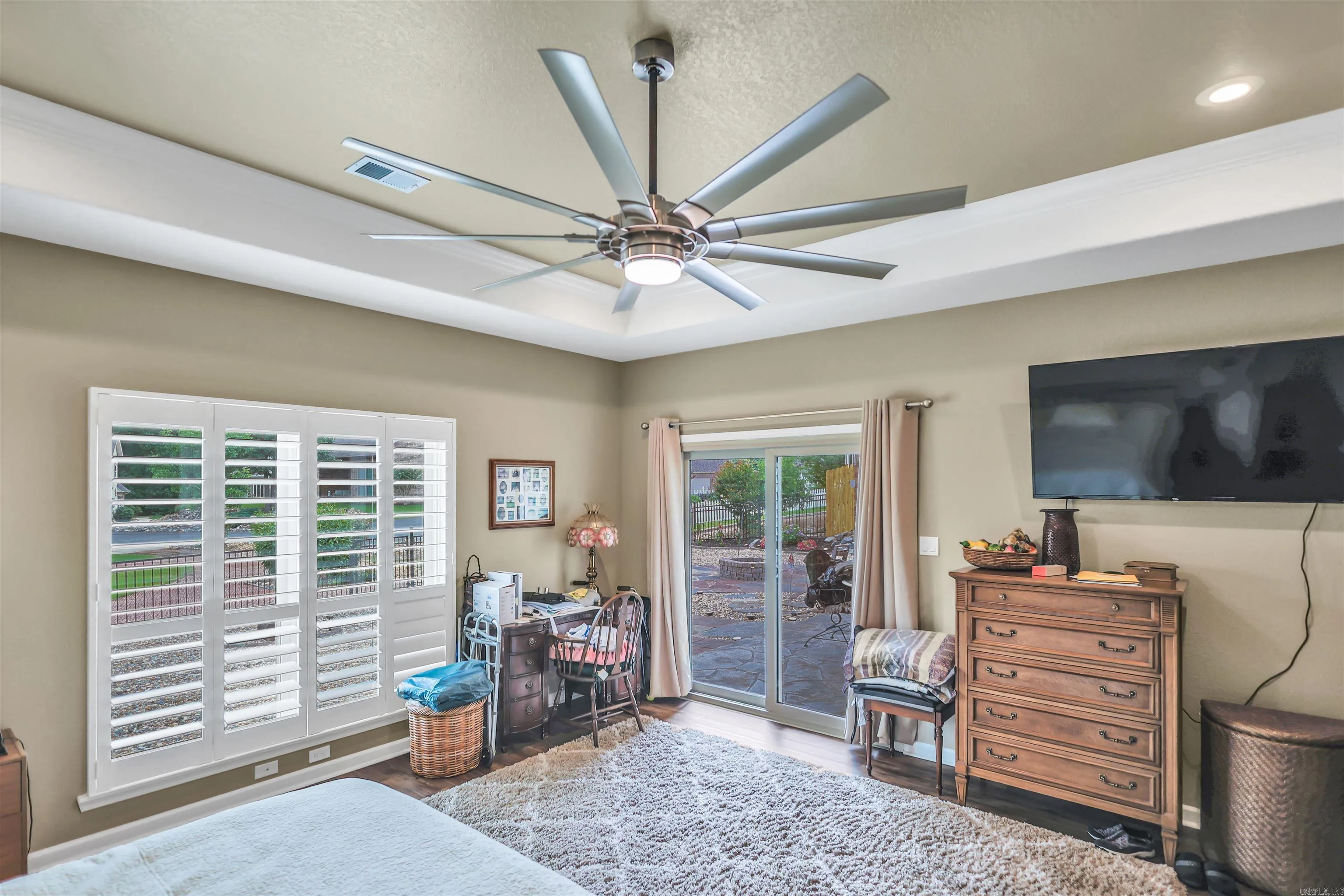 Property at 212  Willow bend - Image 11