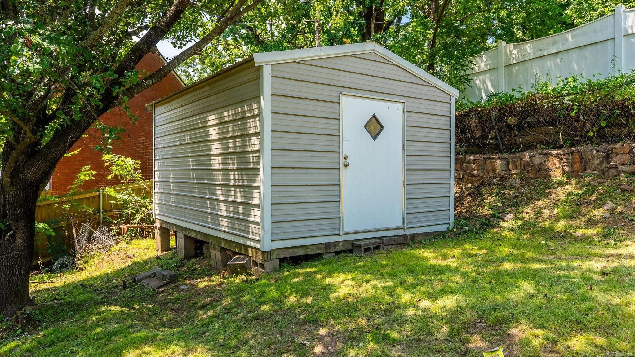 Property at 1814 N Mississippi - Image 24