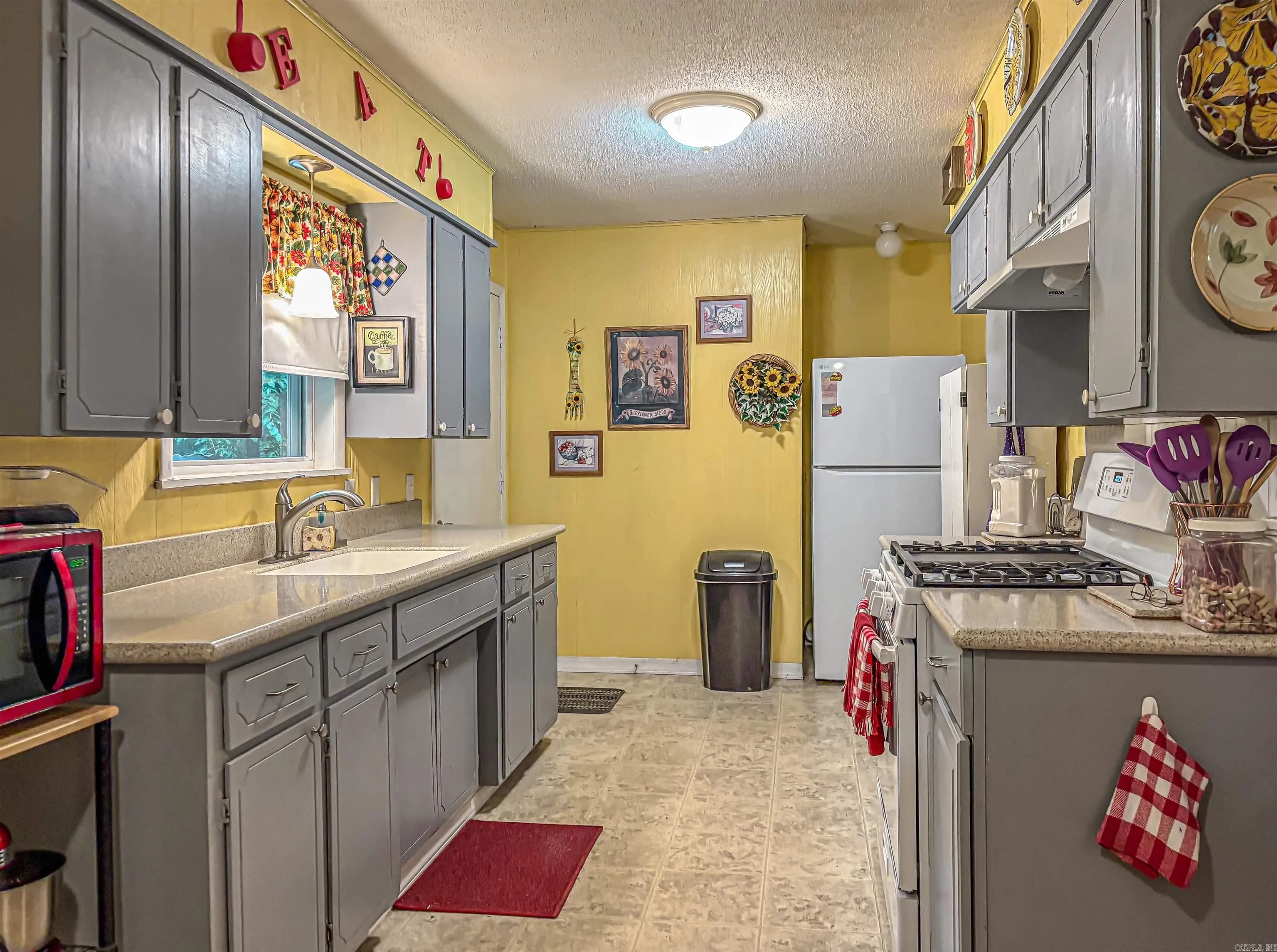 Property at 816  Park - Image 19