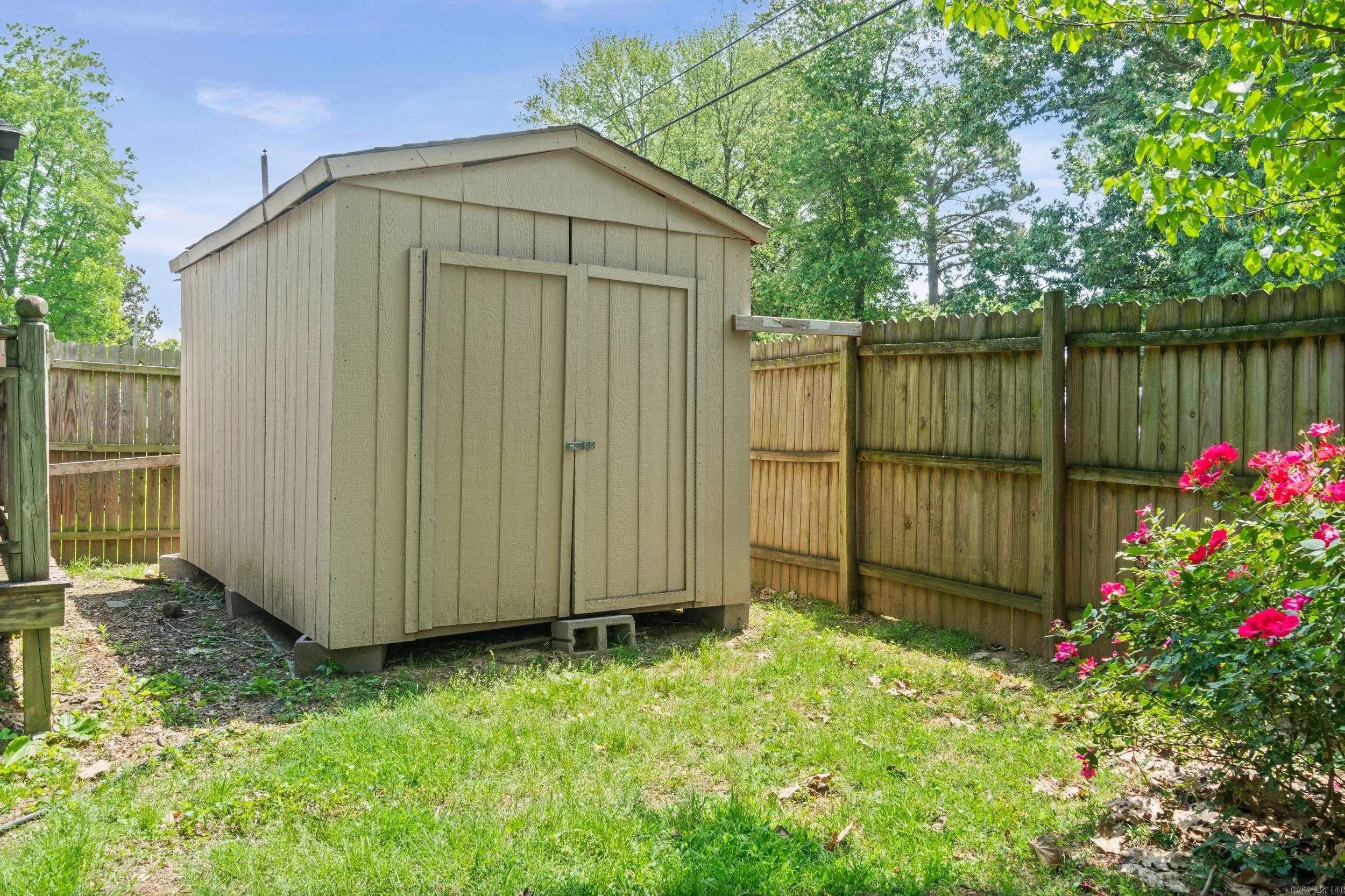 Property at 907  Merritt - Image 22