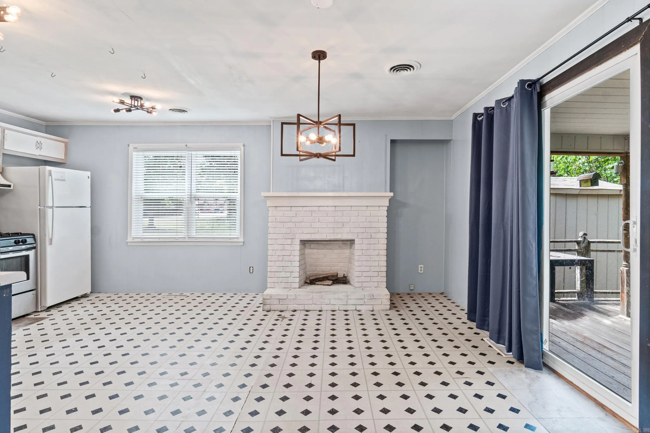 Property at 907  Merritt - Image 5