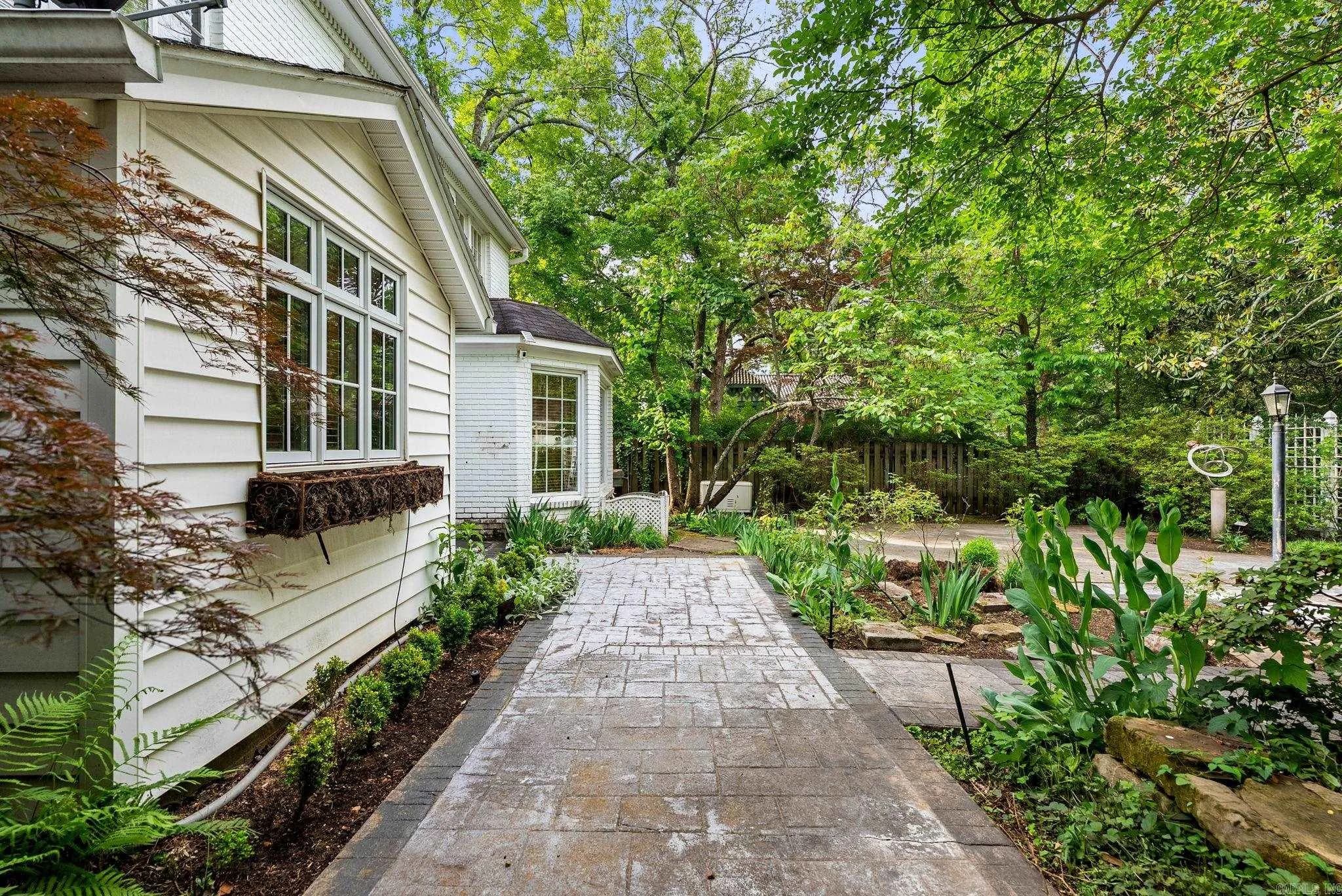 Property at 1600 N Jackson - Image 43