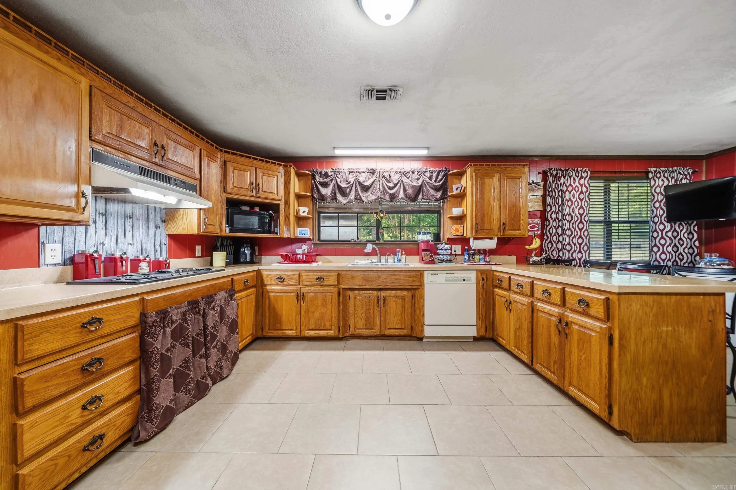 Property at 7969  Ridge - Image 15