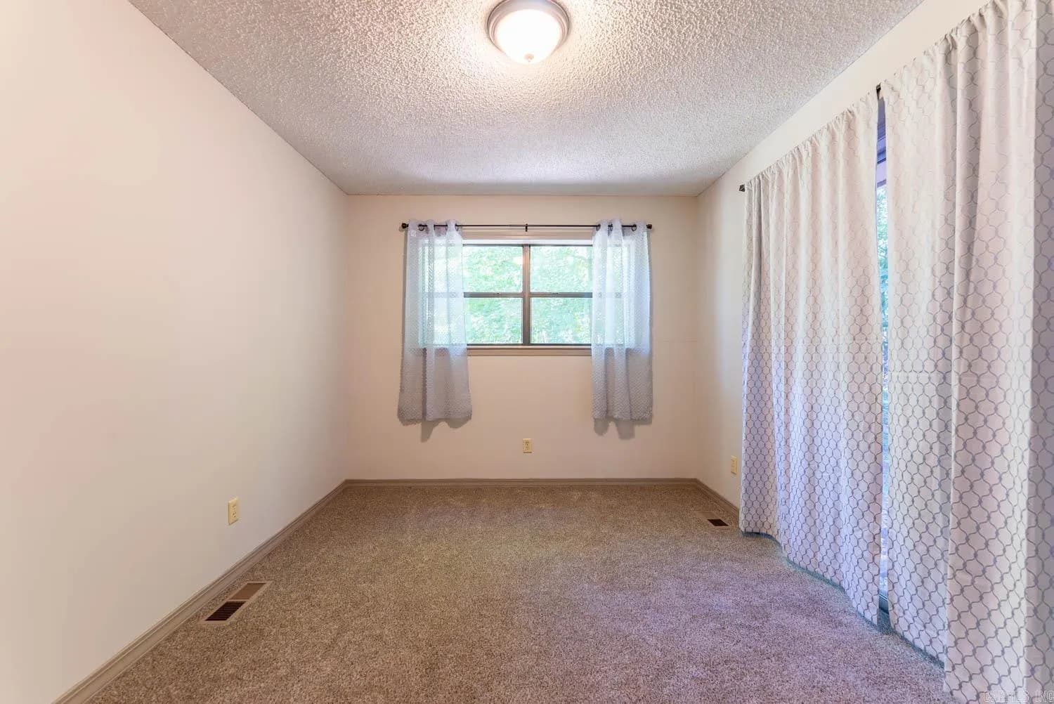 Property at 1408 N Shore - Image 23