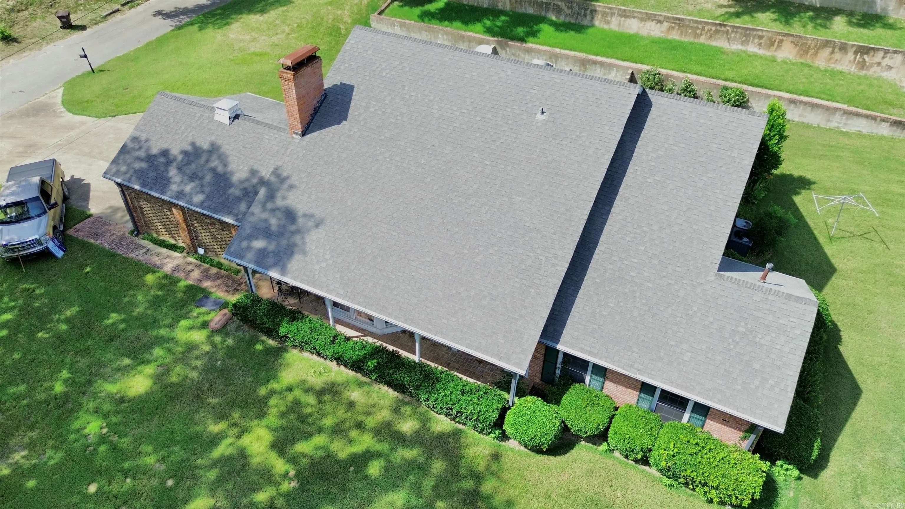 Property at 100  Quapaw - Image 4