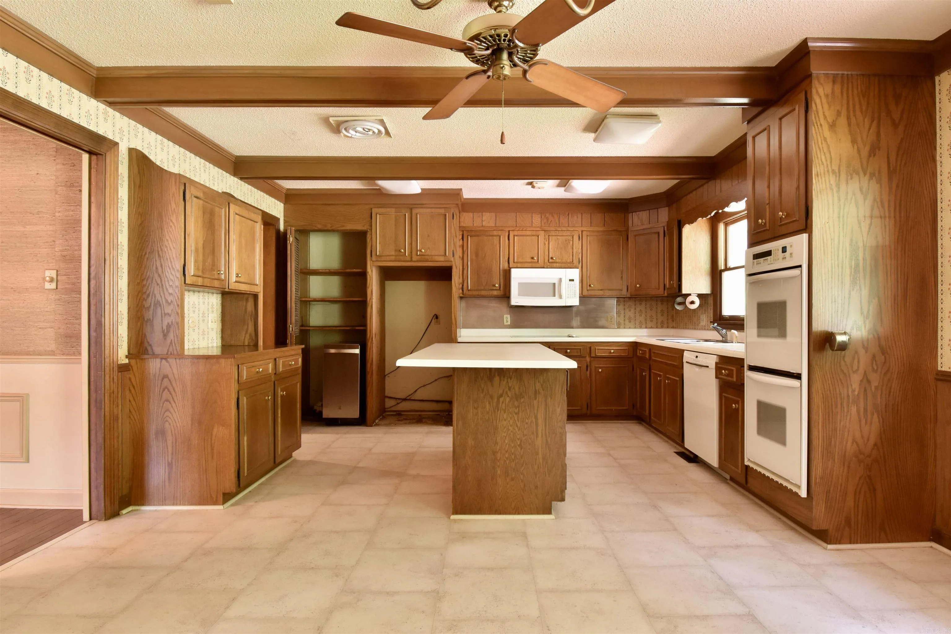 Property at 100  Quapaw - Image 17