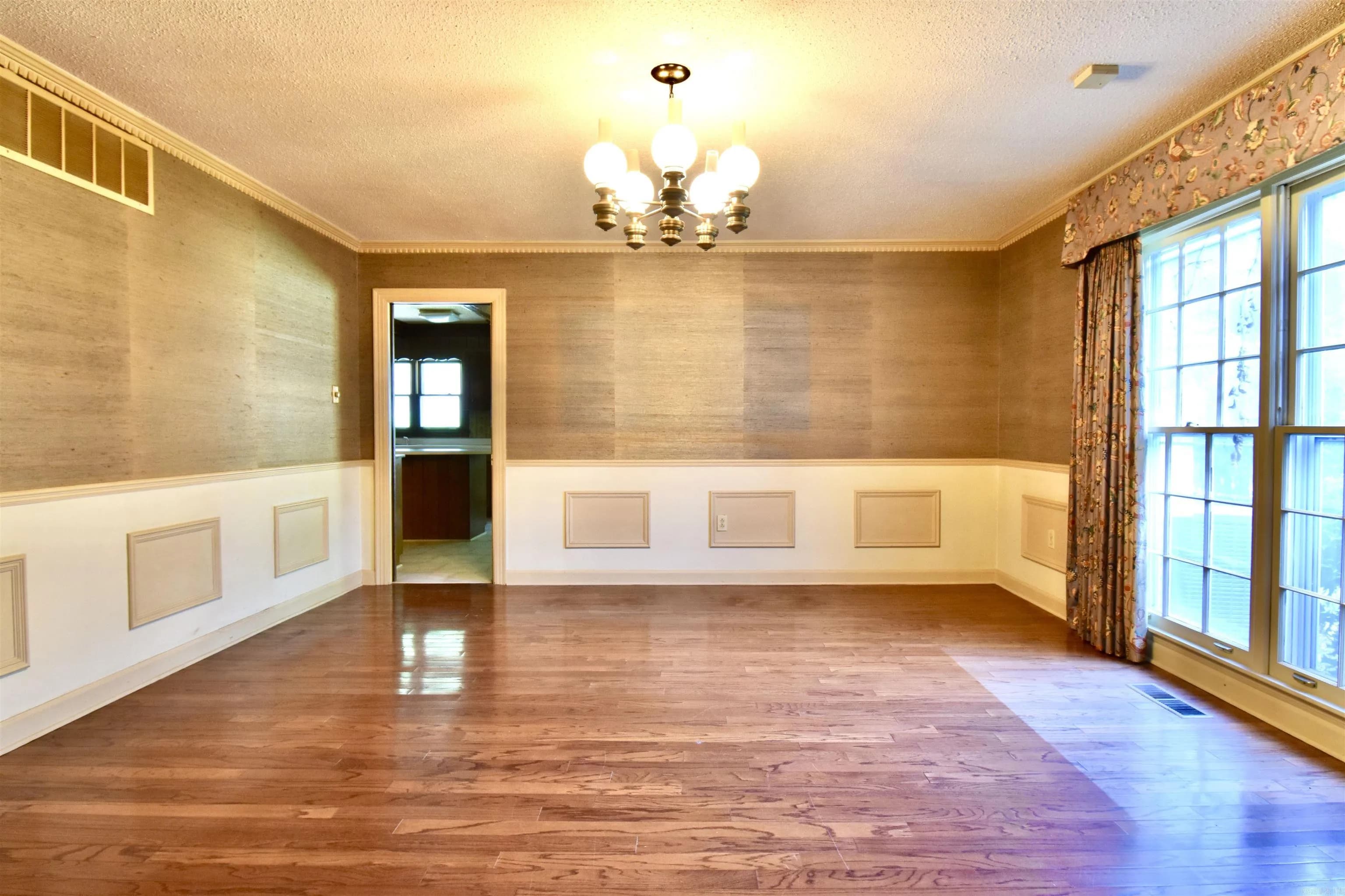 Property at 100  Quapaw - Image 13