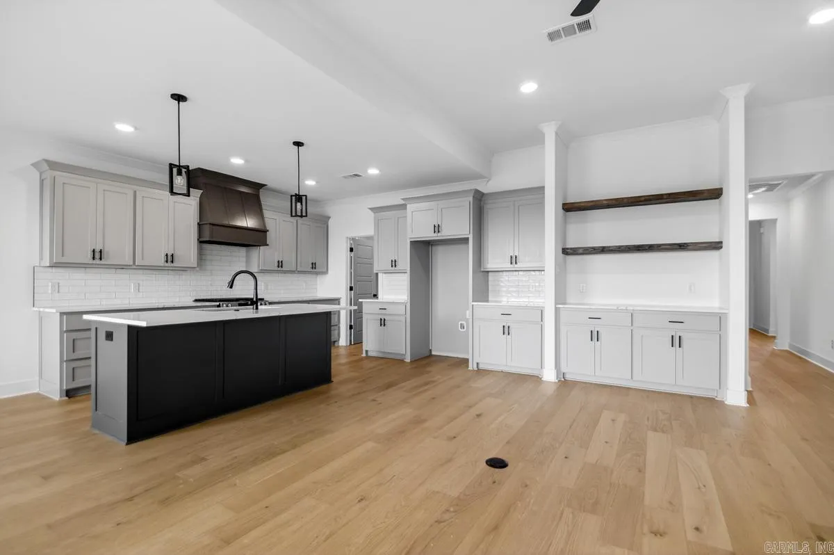 Property at 101  Kelton - Image 14