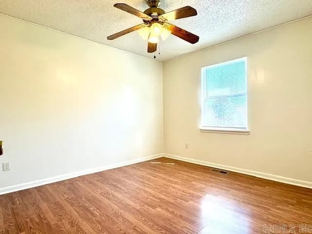 Property at 1104  Newberry - Image 16