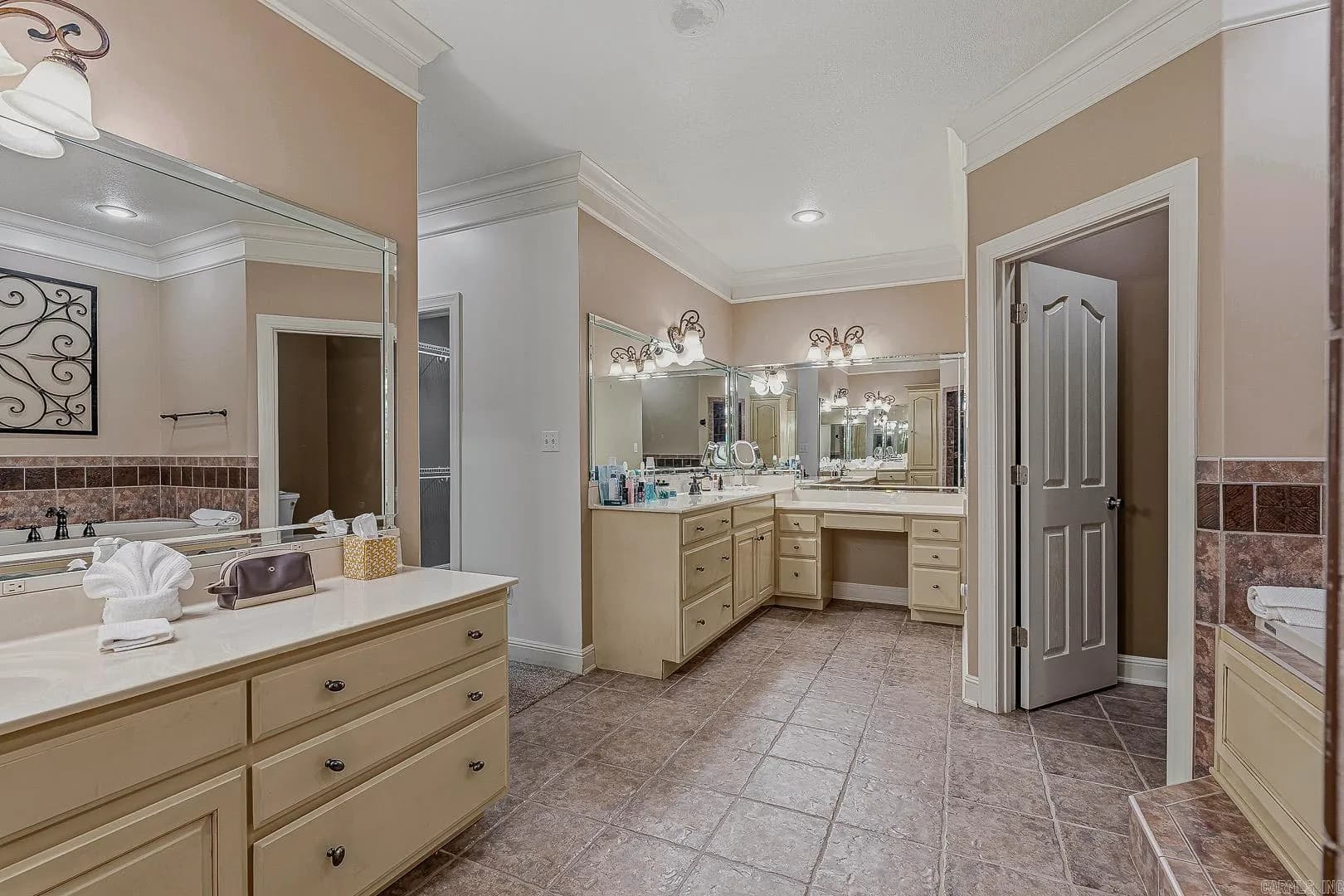 Property at 316  Dunwoody - Image 15