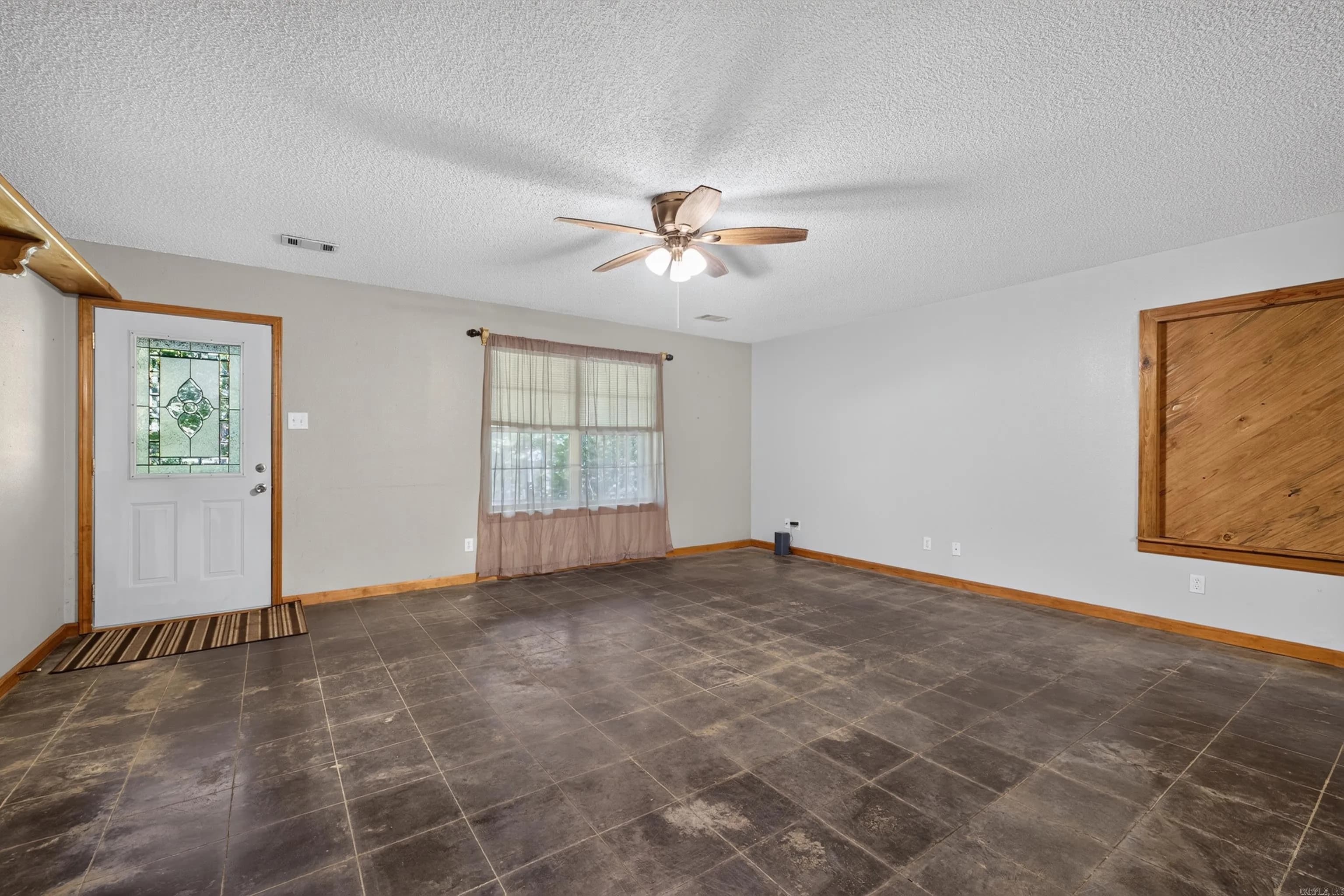 Property at 2736  Riverview - Image 10