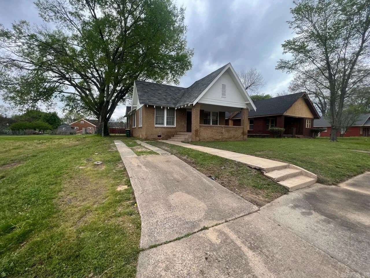 Property at 1322  Hanger - Image 1