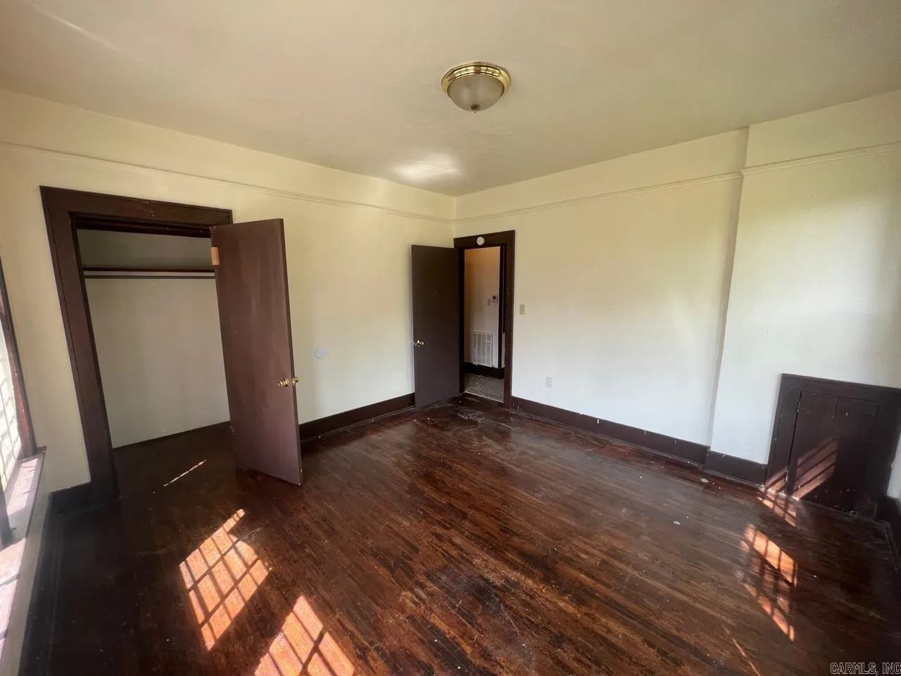 Property at 1322  Hanger - Image 7