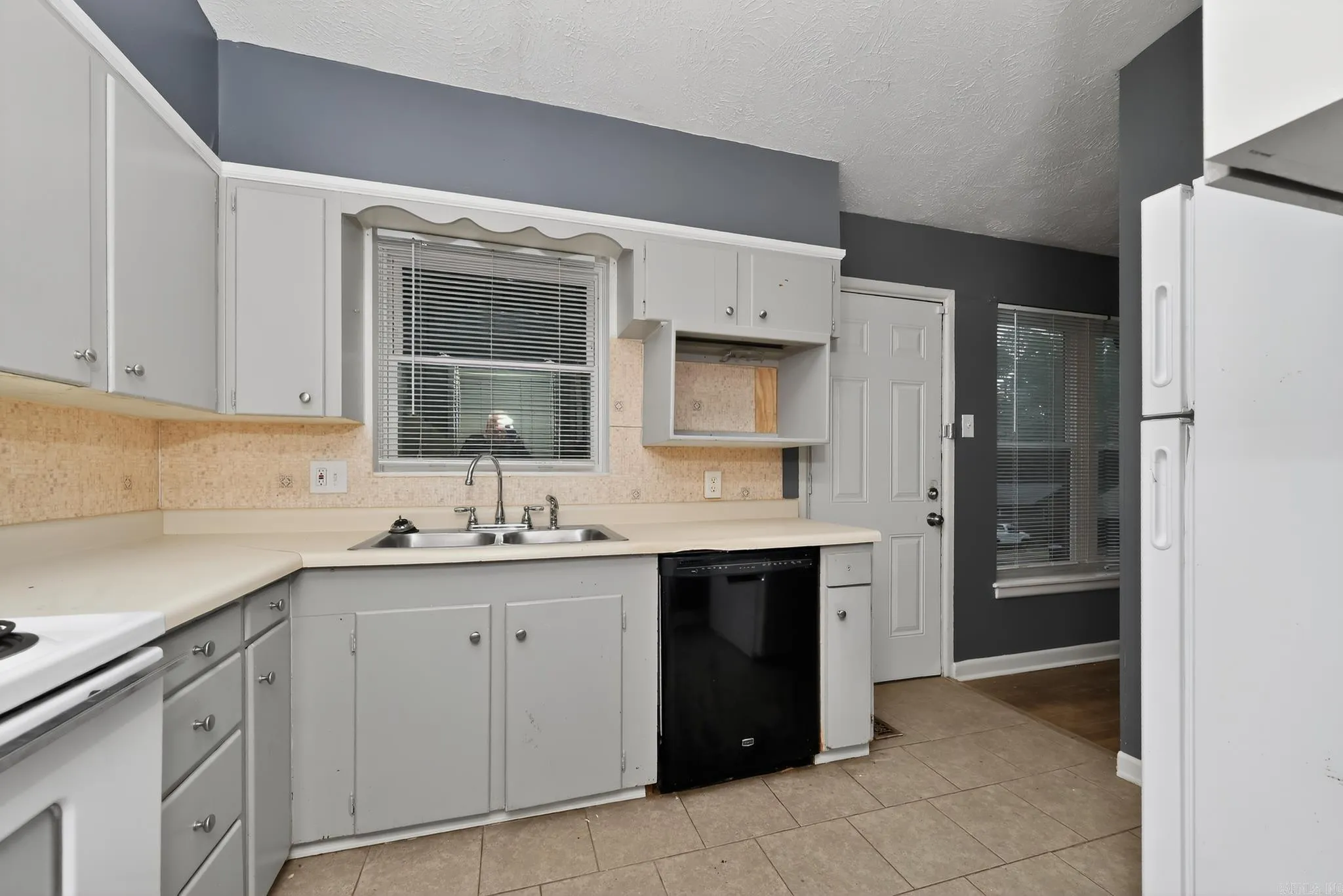 Property at 94  Broadmoor - Image 16