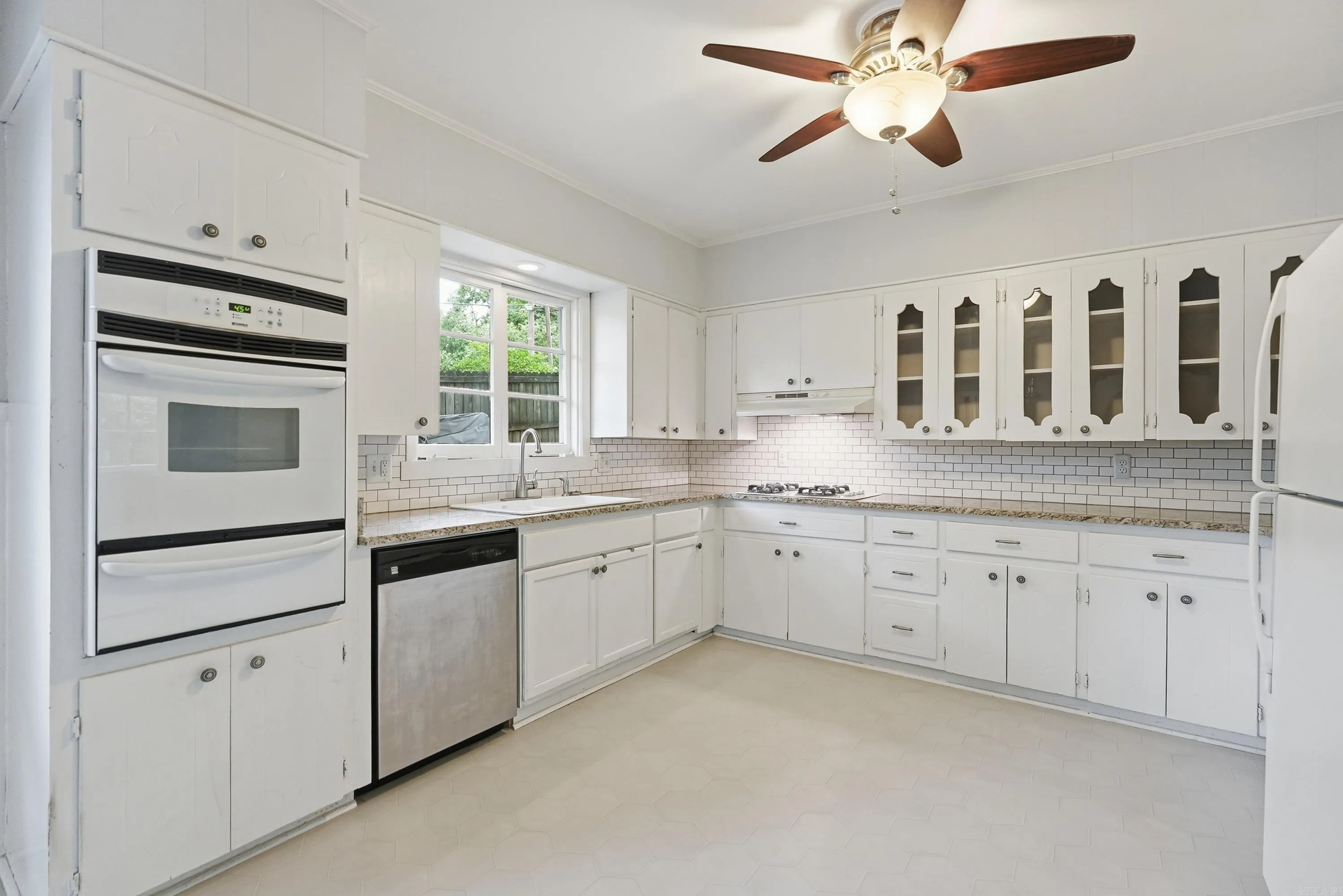 Property at 5024  Woodlawn - Image 27
