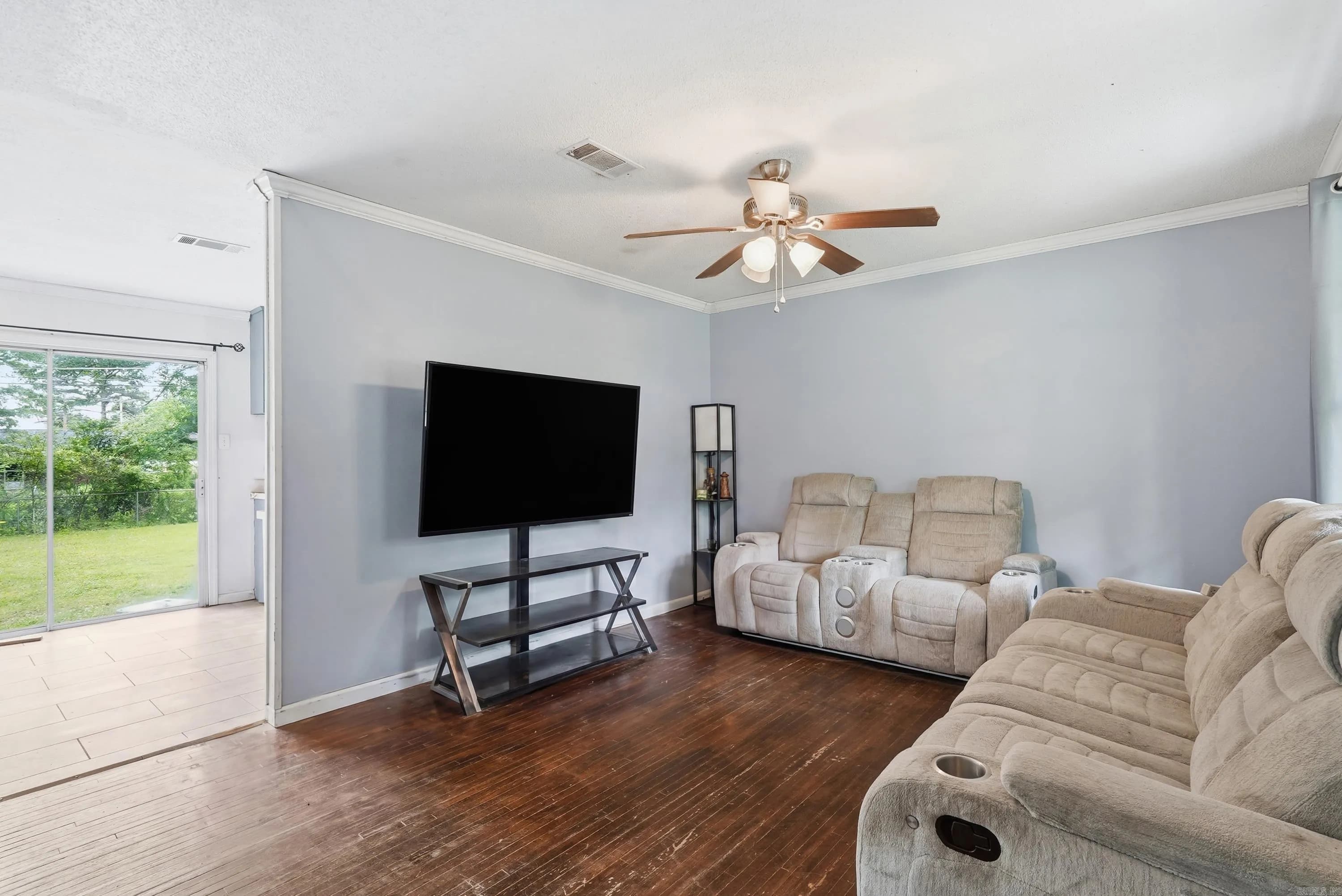 Property at 905  Stirrup - Image 3