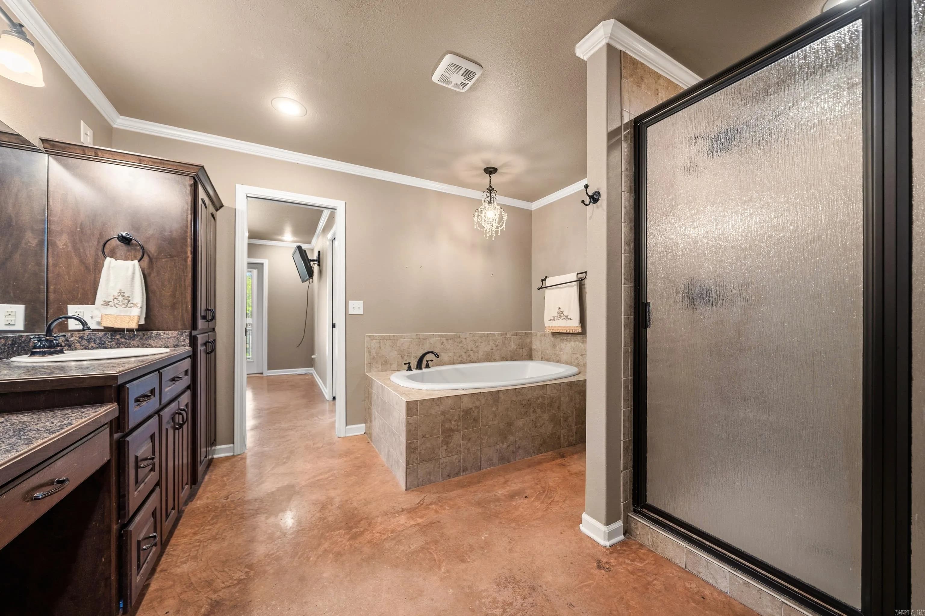 Property at 140  Tanglewood - Image 32