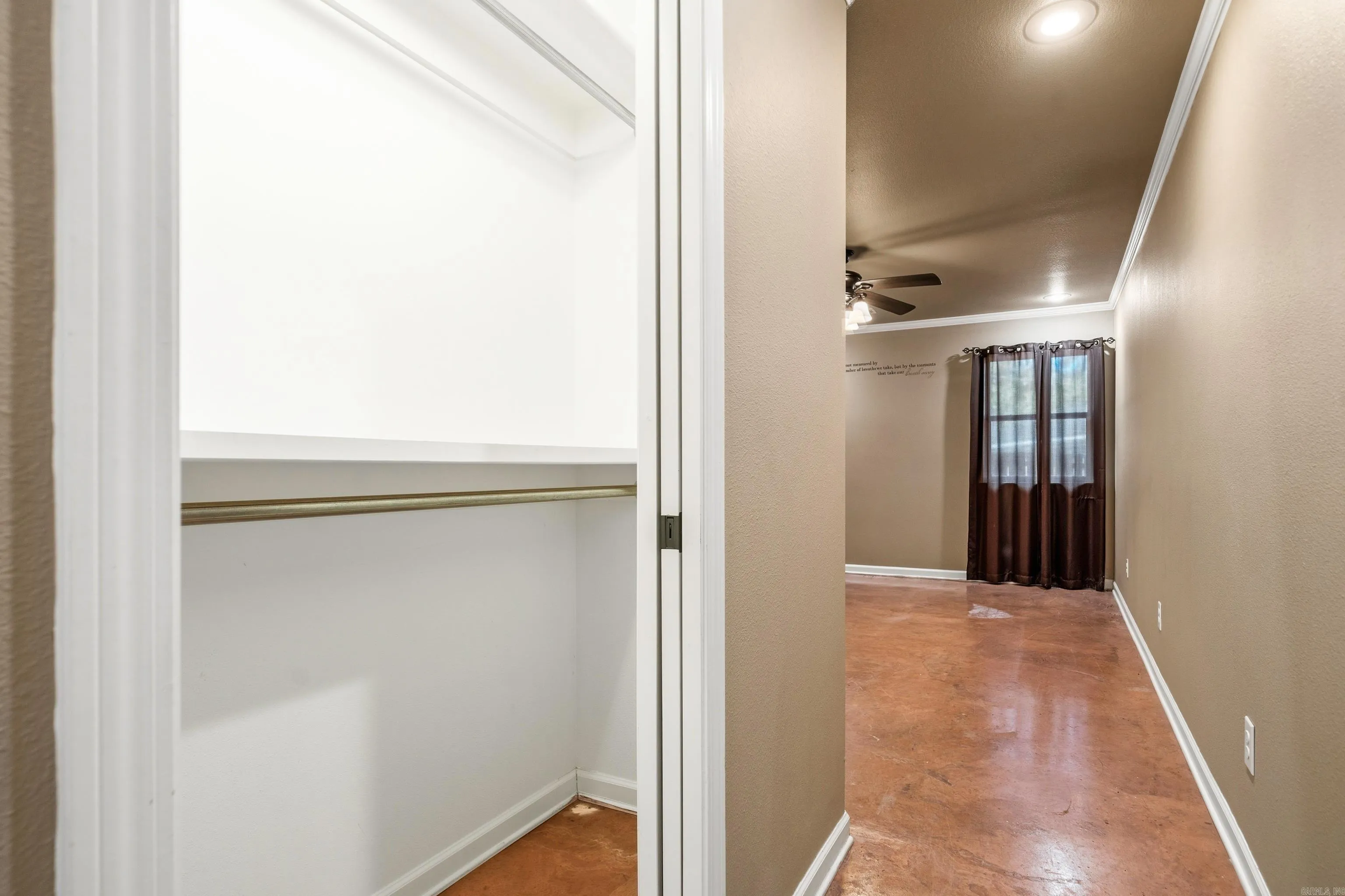 Property at 140  Tanglewood - Image 35