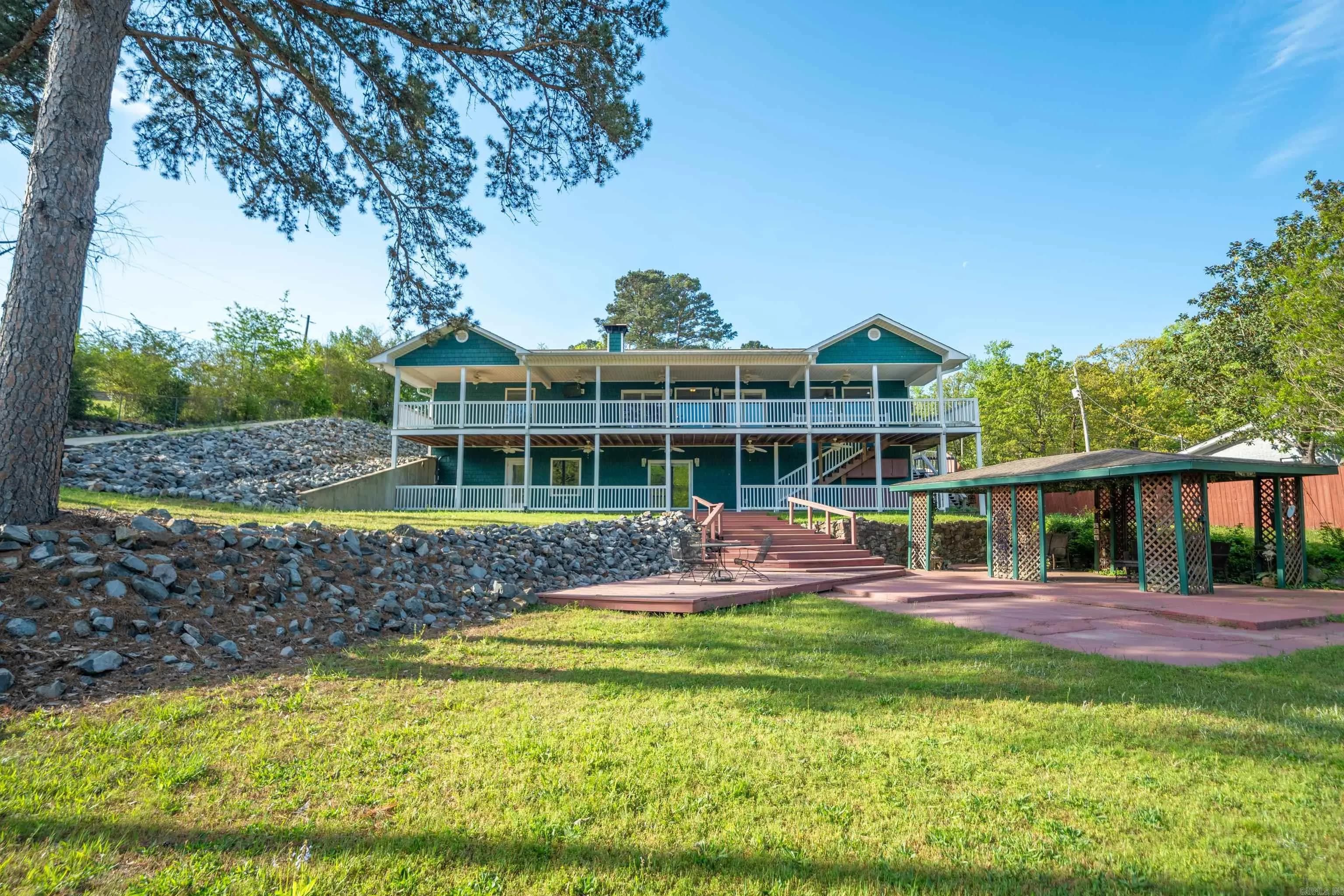 Property at 140  Tanglewood - Image 43