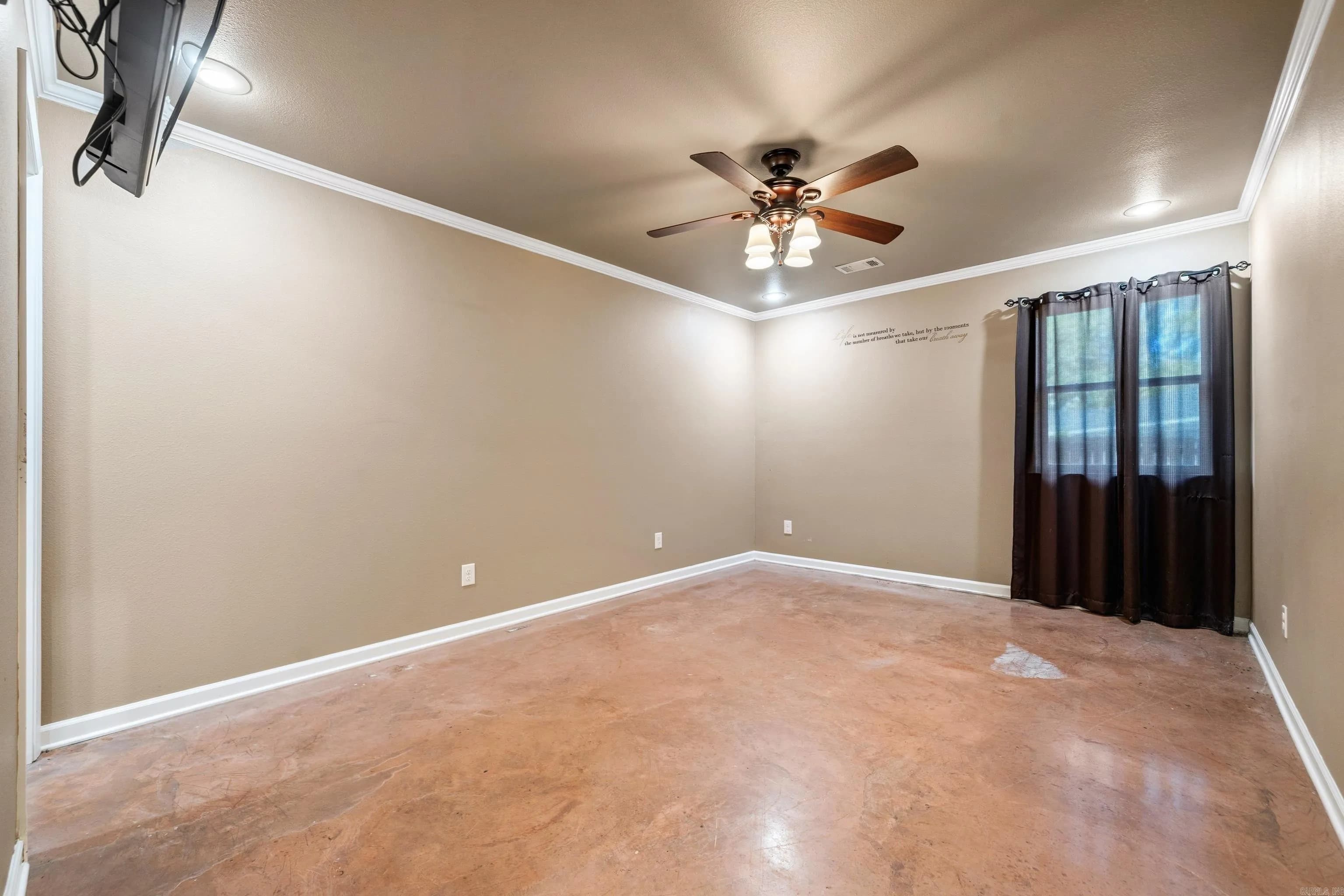 Property at 140  Tanglewood - Image 36