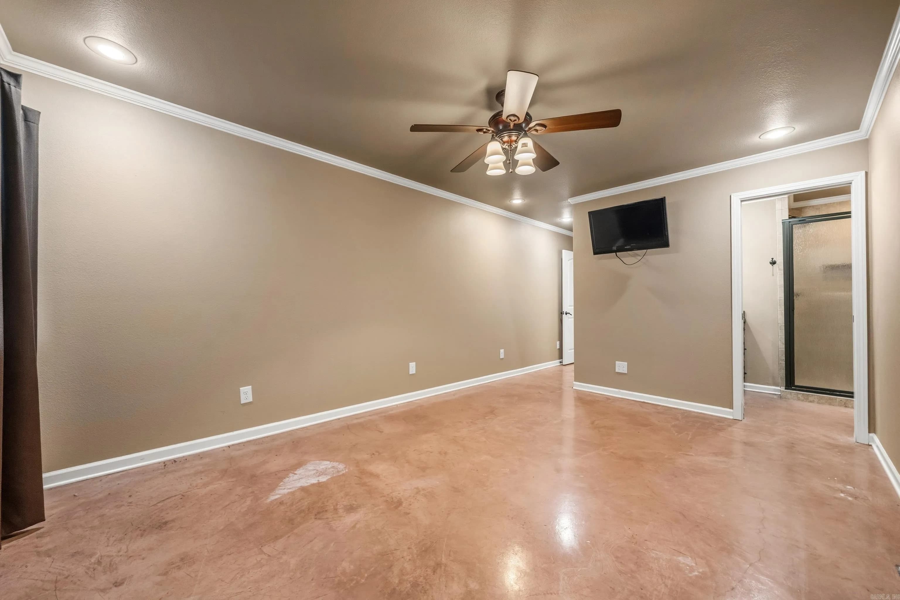Property at 140  Tanglewood - Image 37