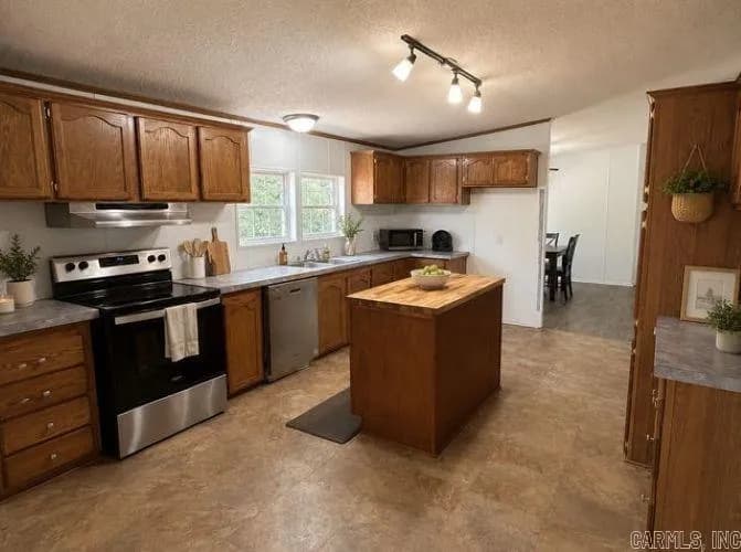 Property at 8125  Clearlake - Image 12