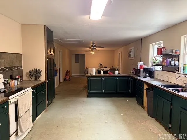 Property at 677  Snyder - Image 9