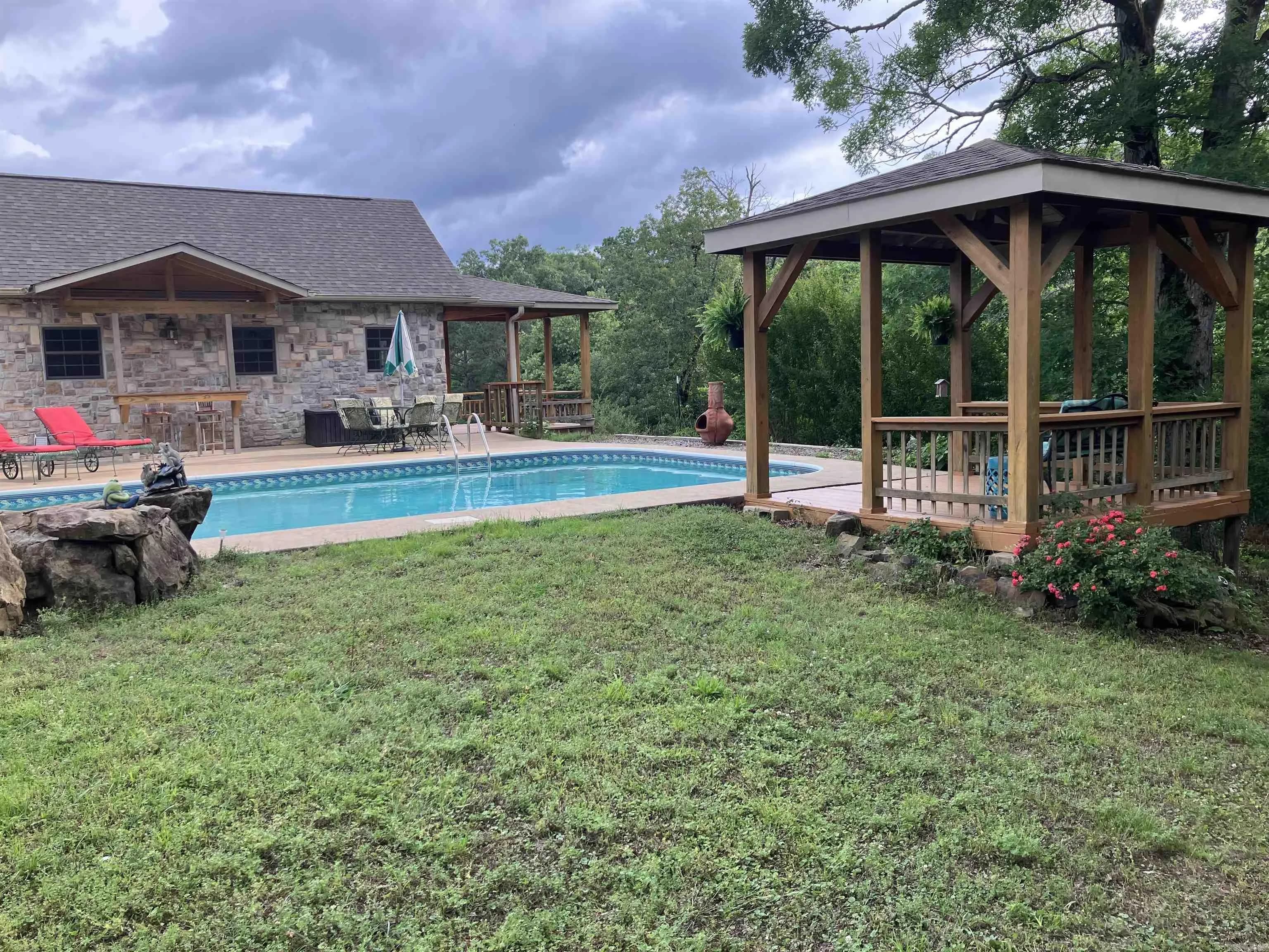 Property at 142  Anatole - Image 33