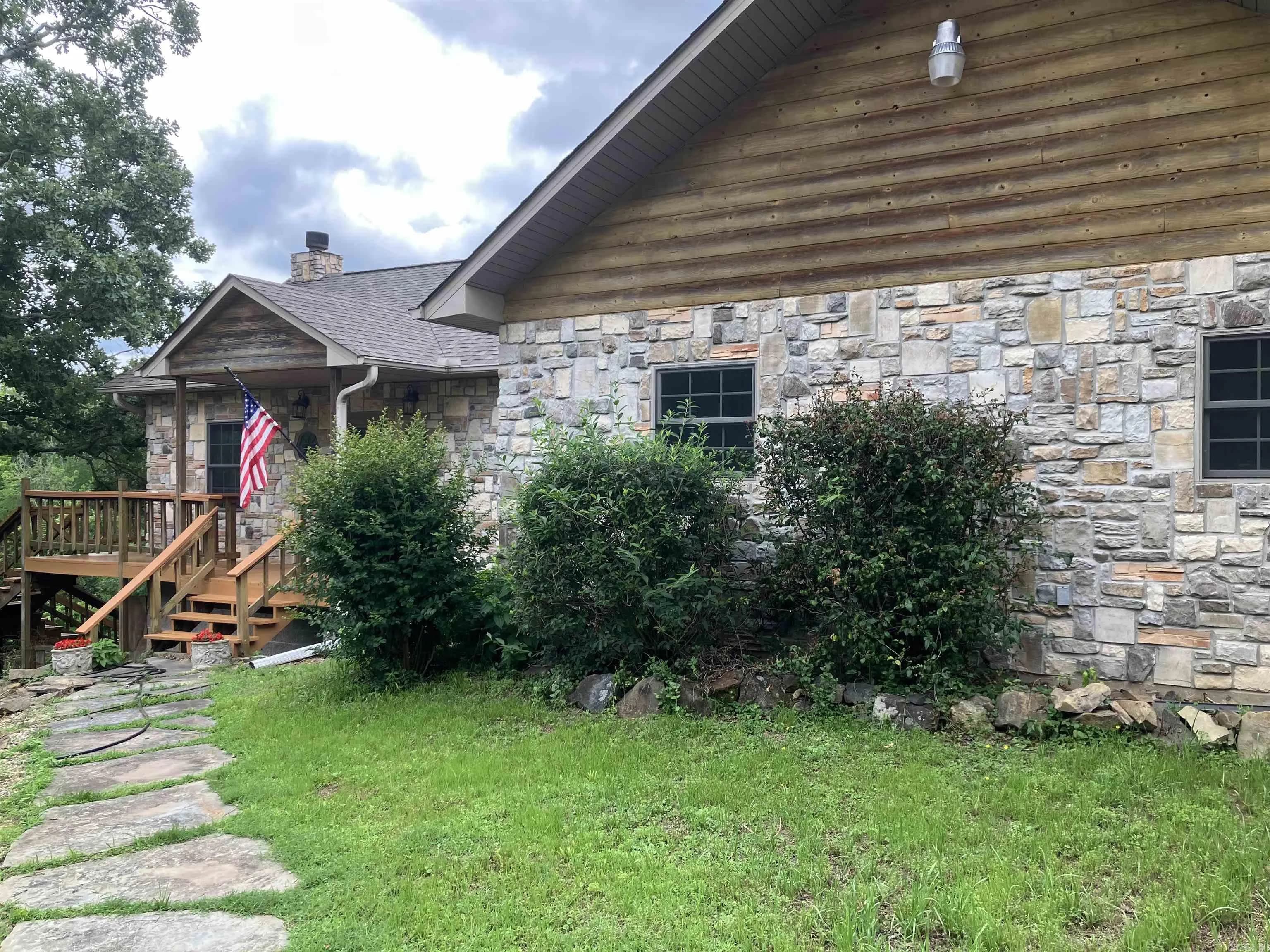 Property at 142  Anatole - Image 2