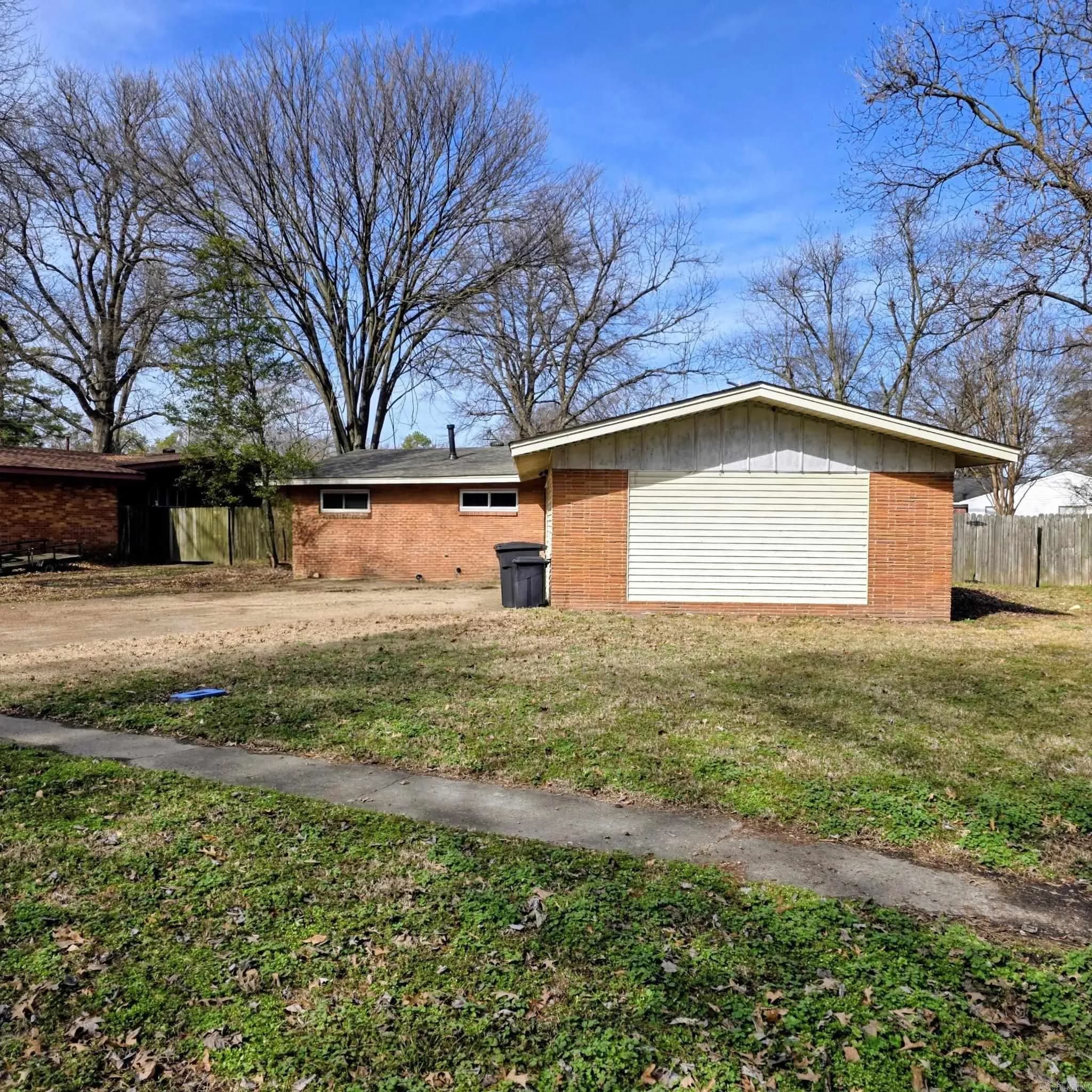 Property at 520 W Quinn - Image 2