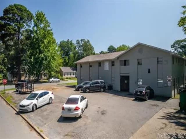 Property at 818 W 28th - Image 11