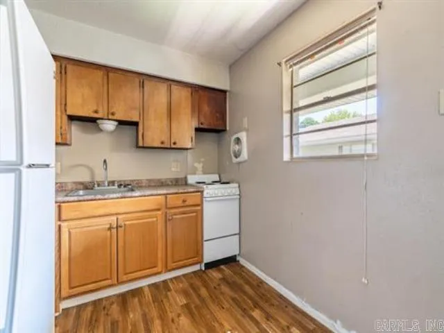 Property at 818 W 28th - Image 7
