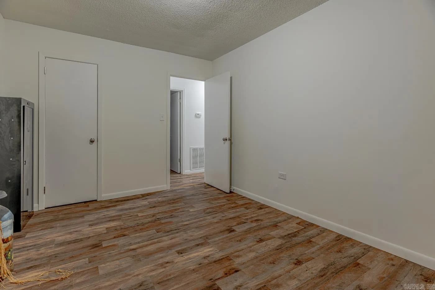 Property at 306  Walnut - Image 24